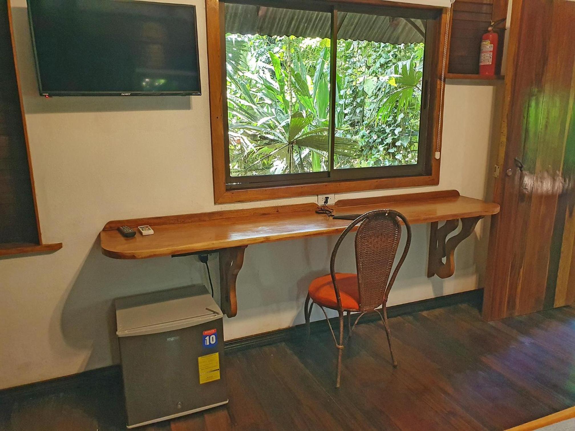 King Bungalow with Jungle View - Photo 17