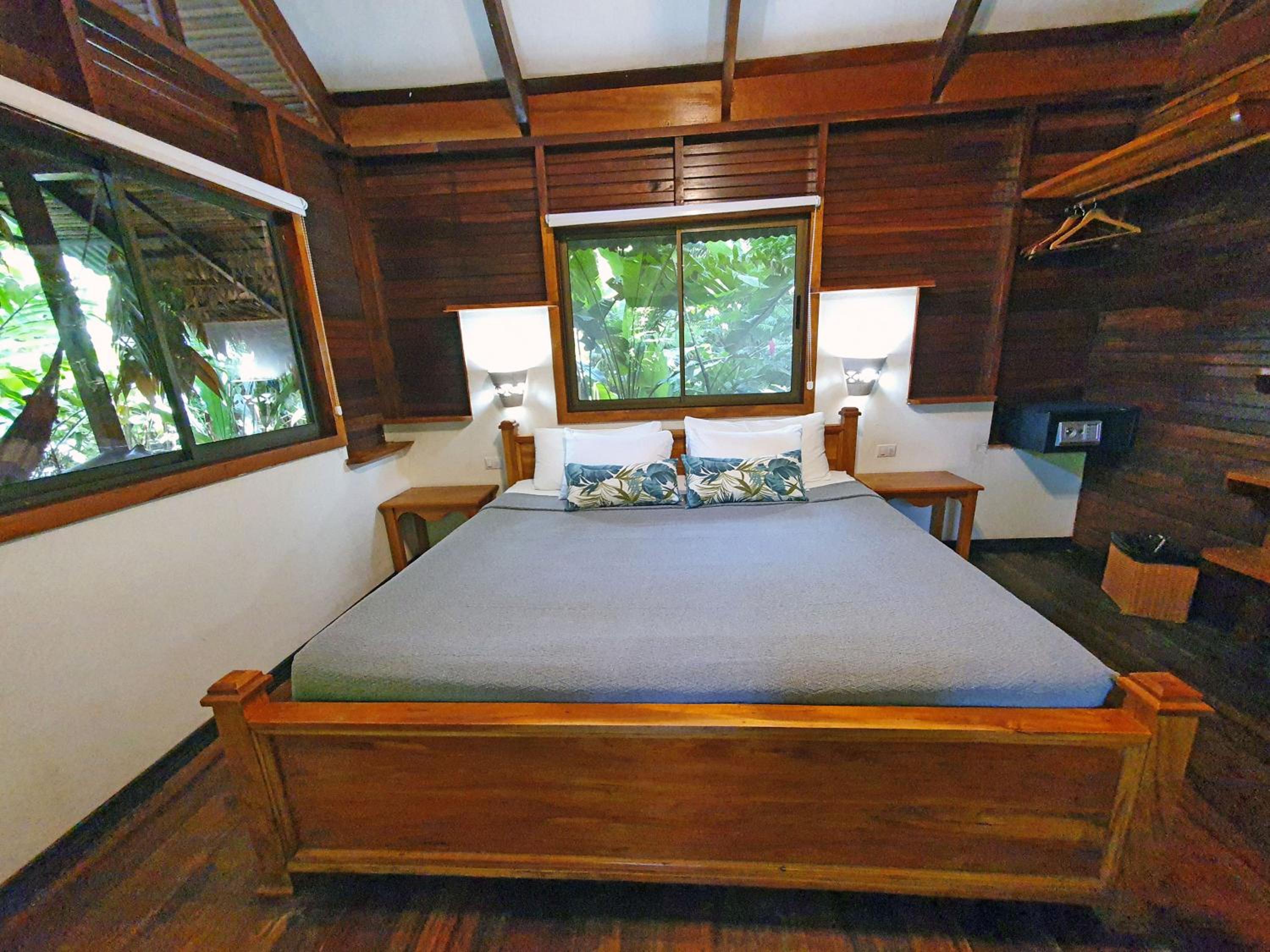 King Bungalow with Jungle View - Photo 19