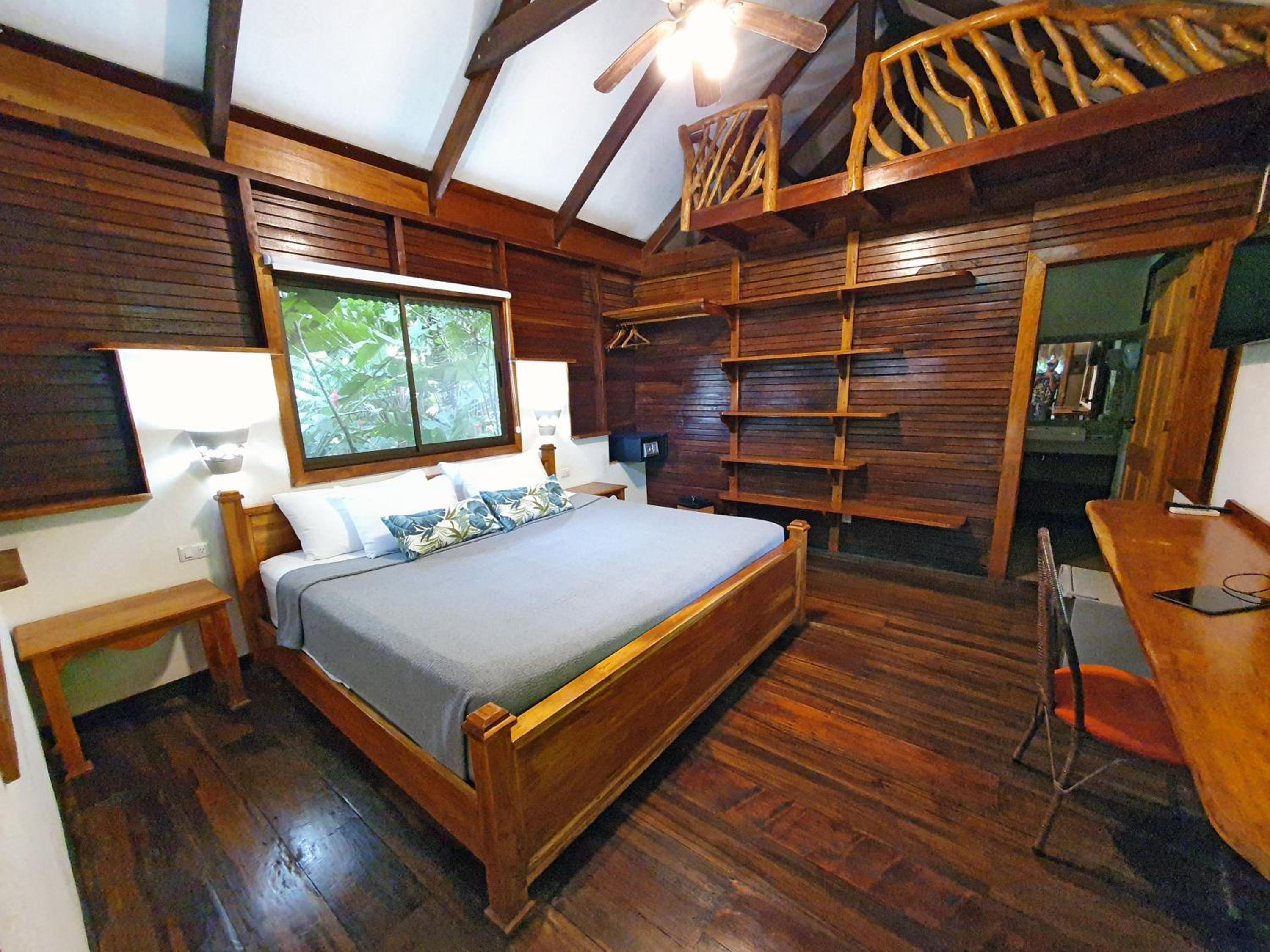 King Bungalow with Jungle View - Photo 12