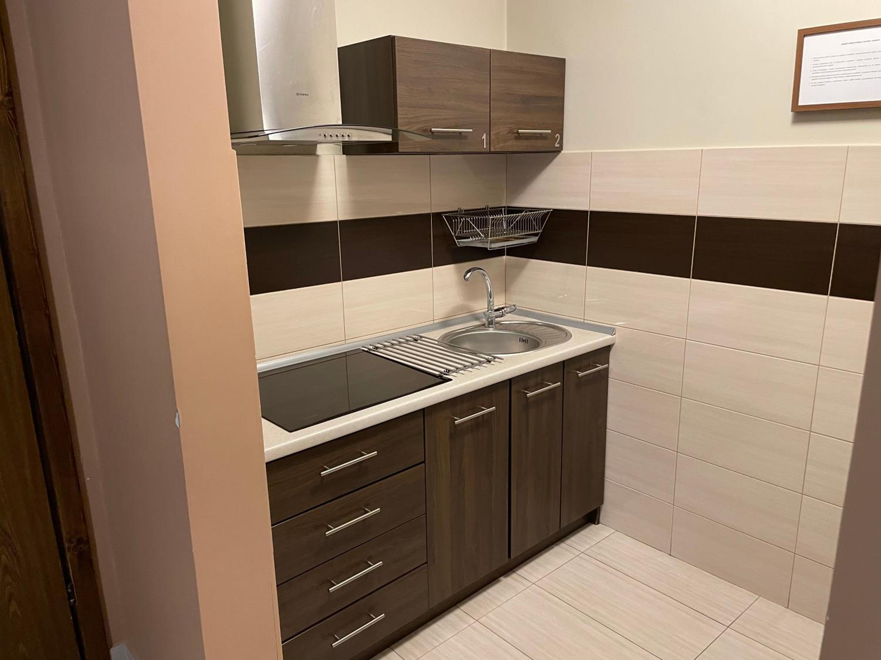 Double Room with Private Bathroom - Photo 8