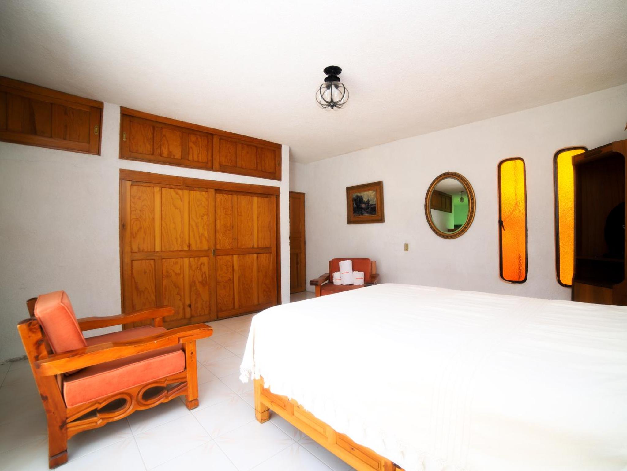Three-Bedroom House photo 2
