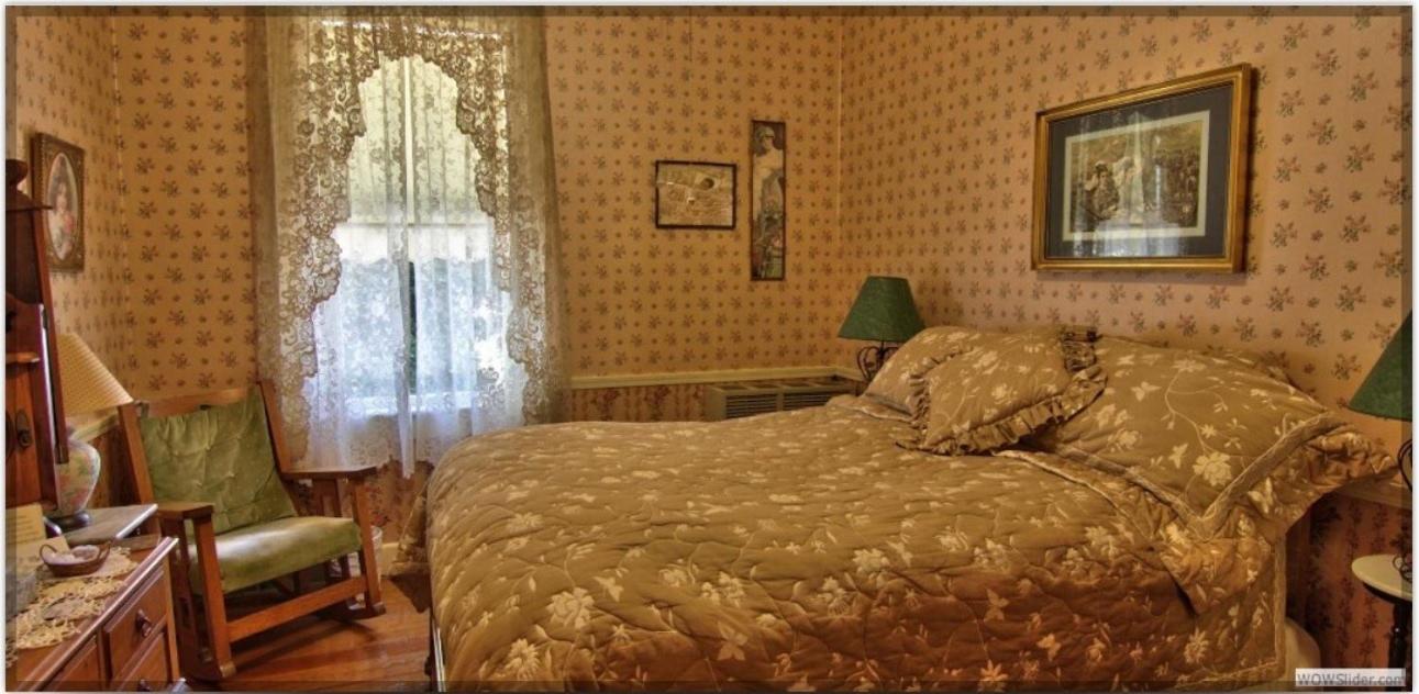 Queen Room with Shared Bathroom
