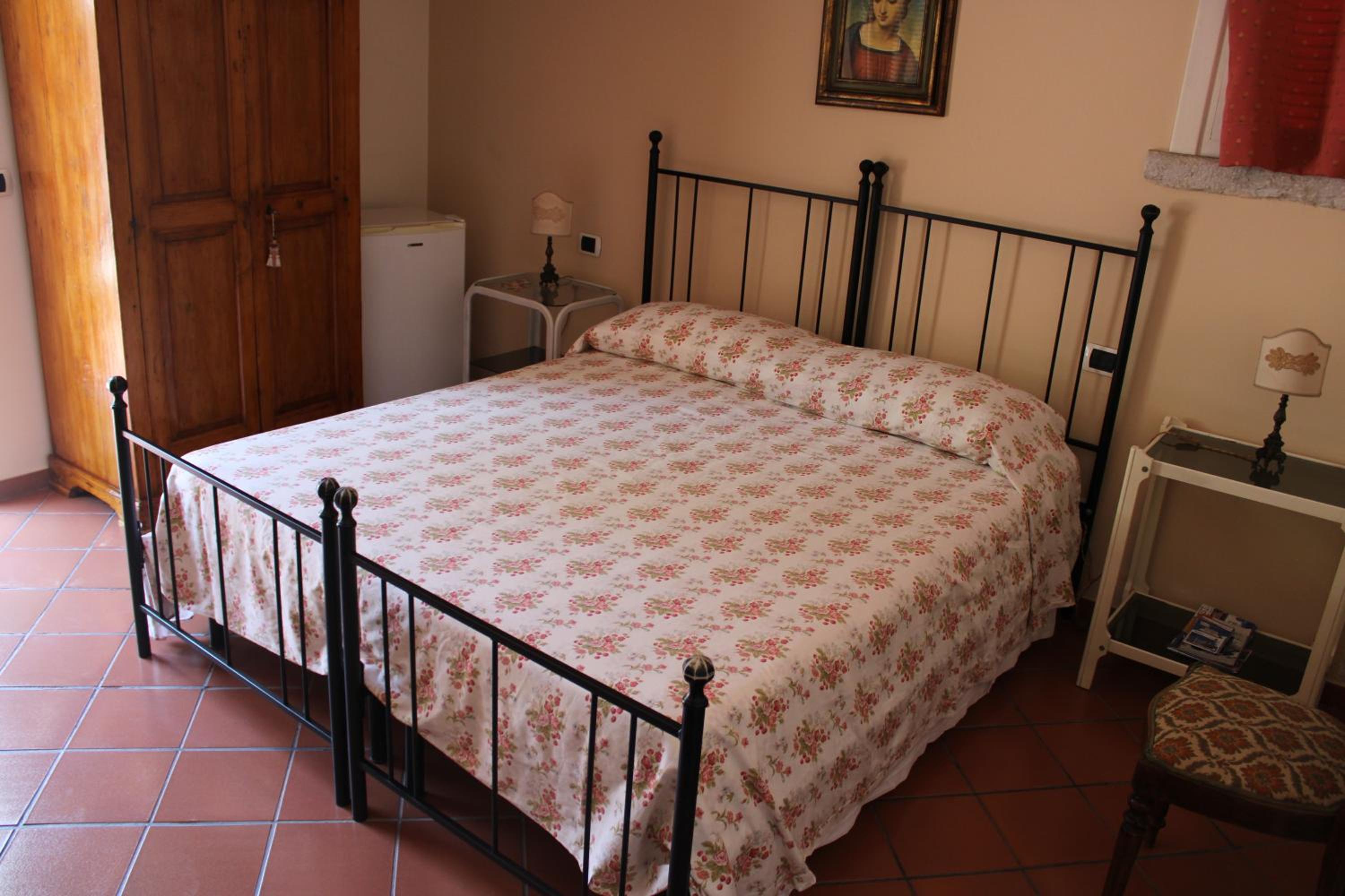 Standard Double Room - Photo 7