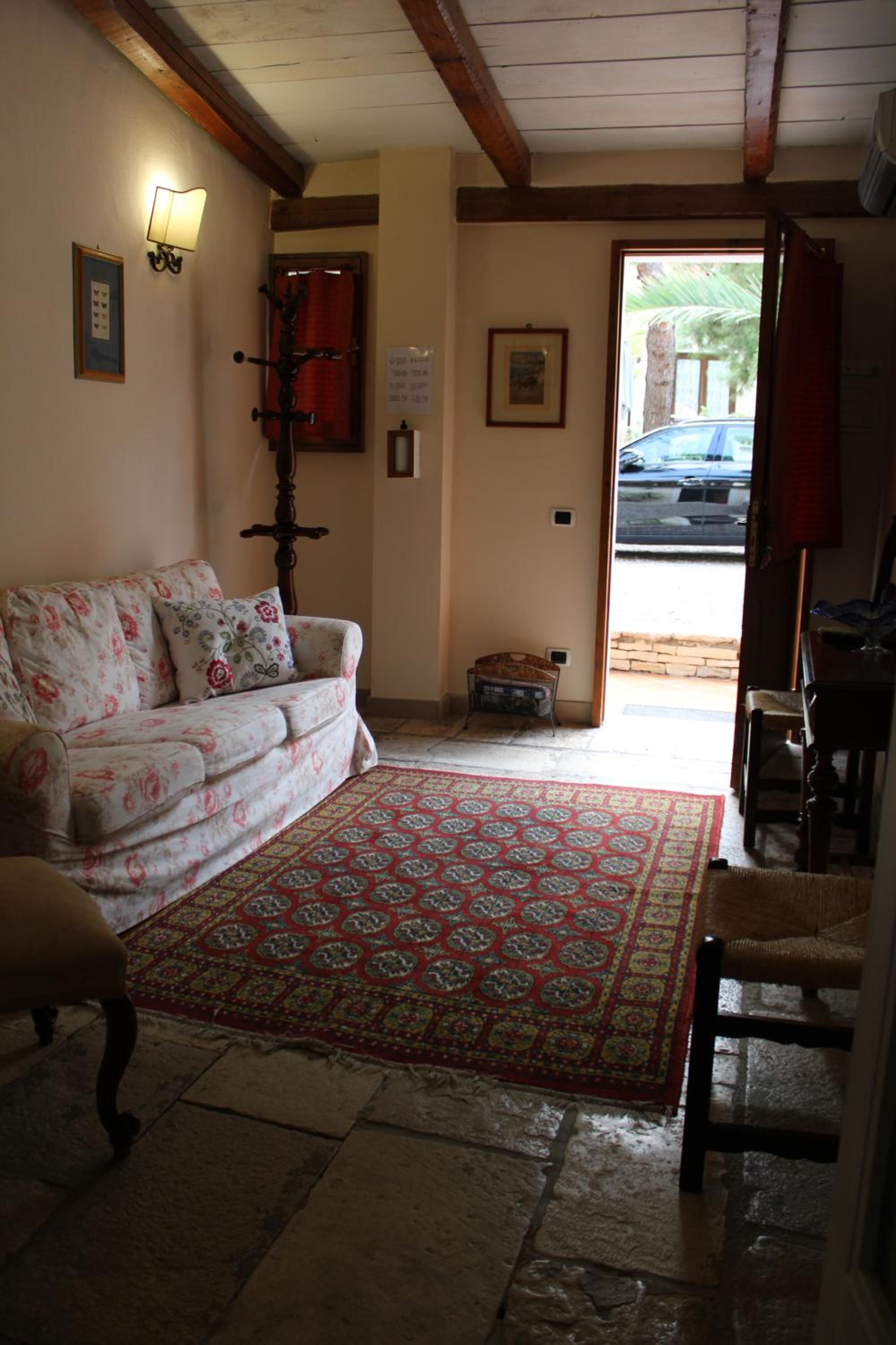 Deluxe Double or Twin Room - Photo 10