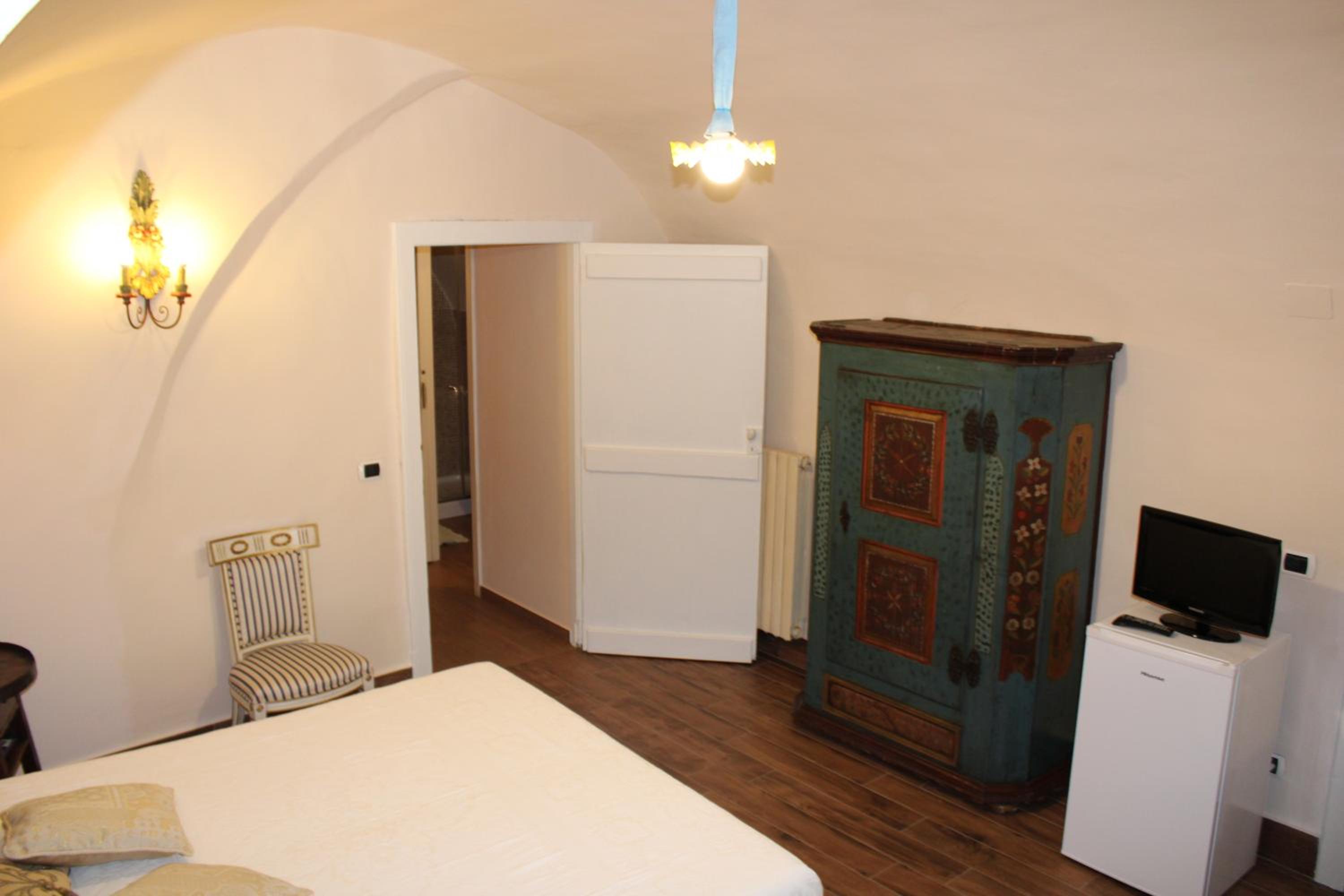 Deluxe Double or Twin Room - Photo 8