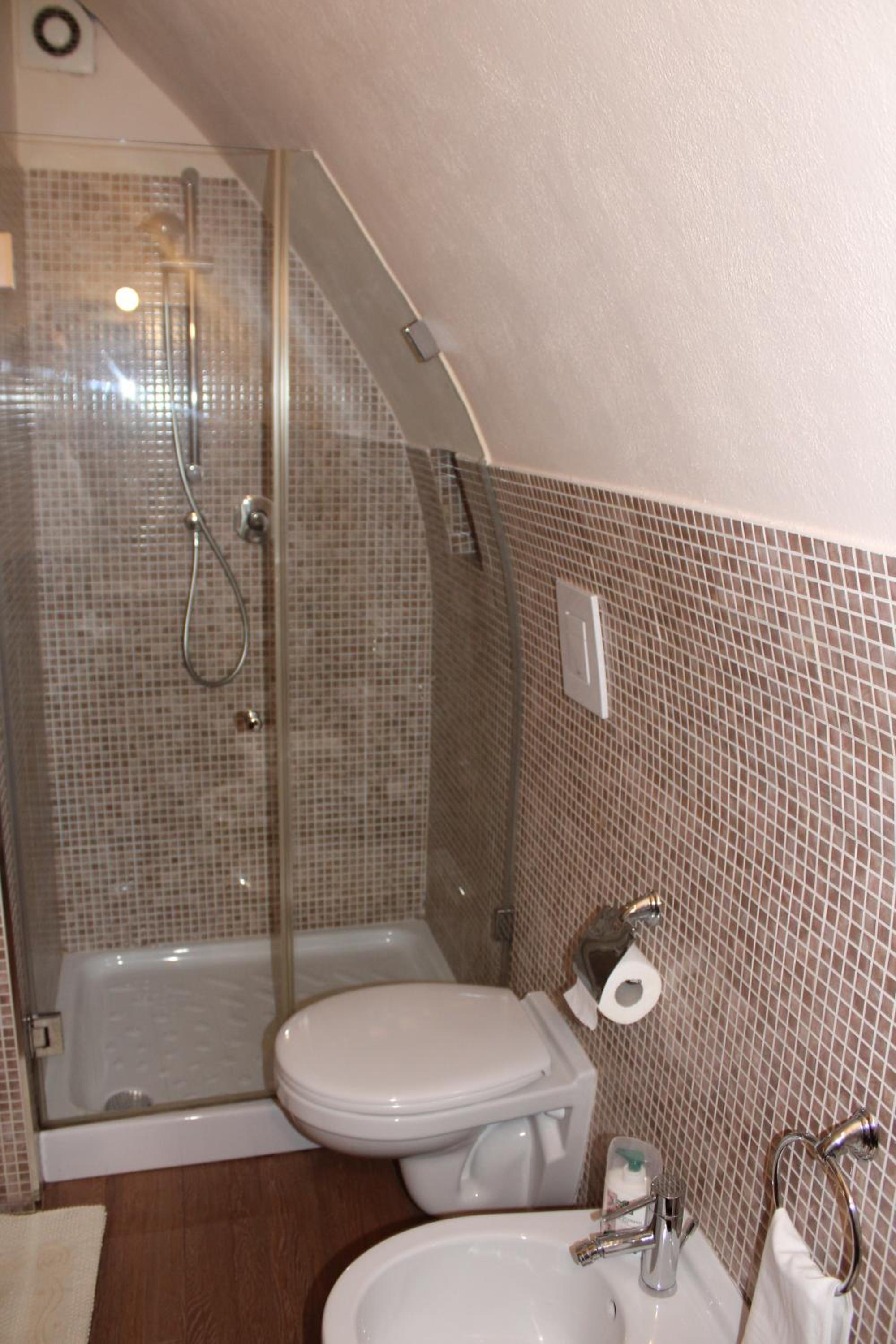 Deluxe Double or Twin Room - Photo 6