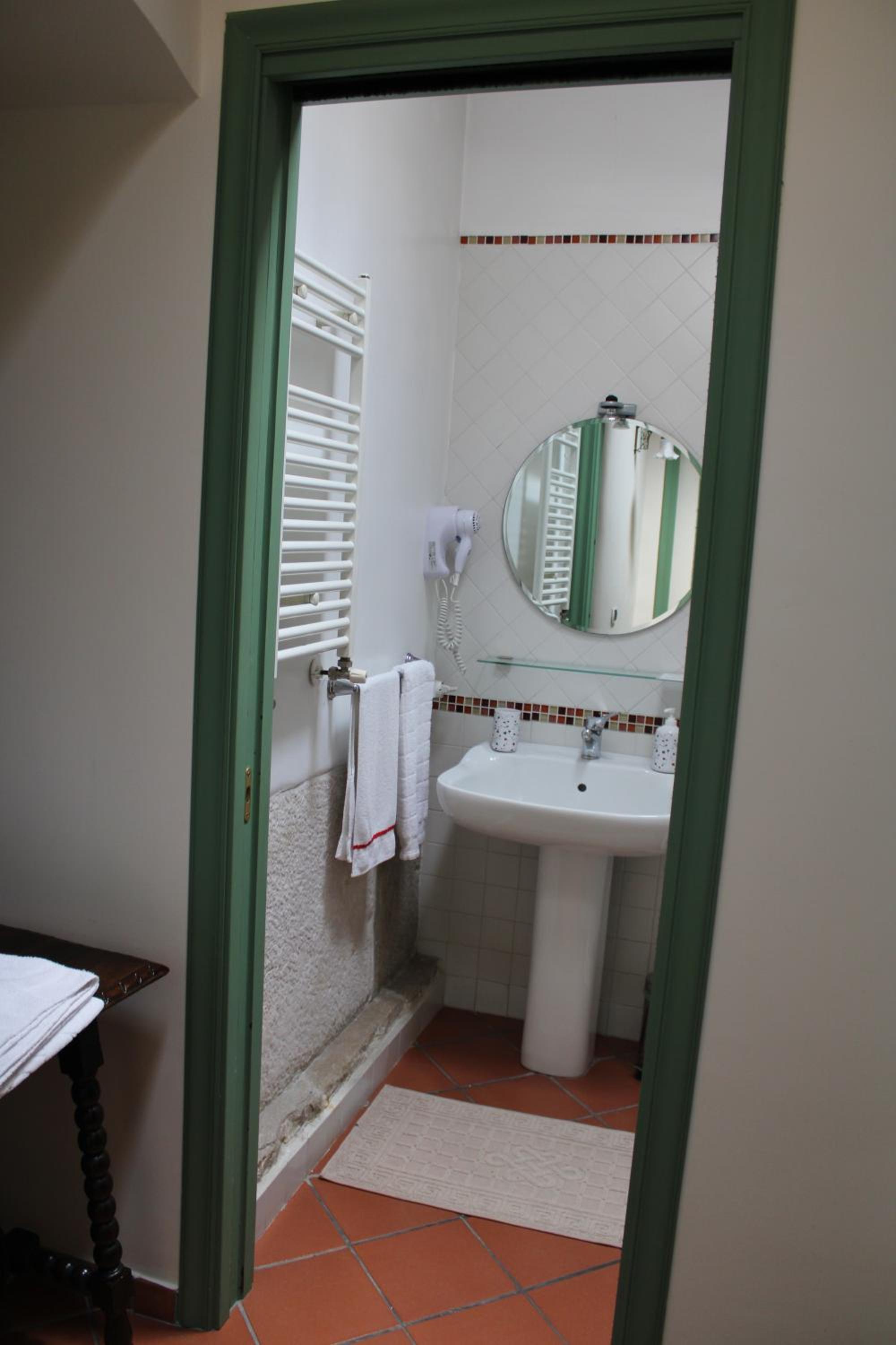 Double Room - Photo 6