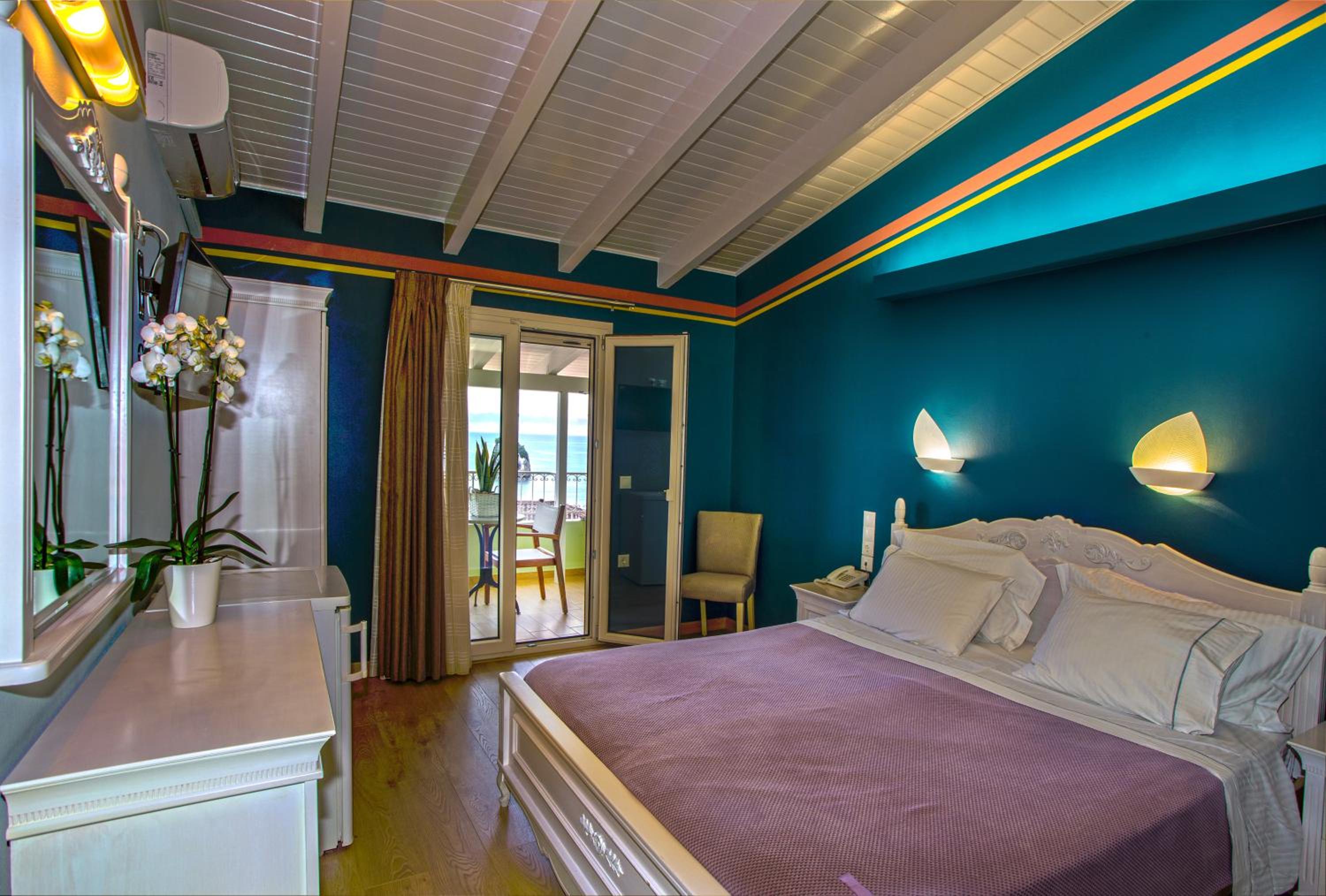 Attic Double Room with Sea View - Photo 2