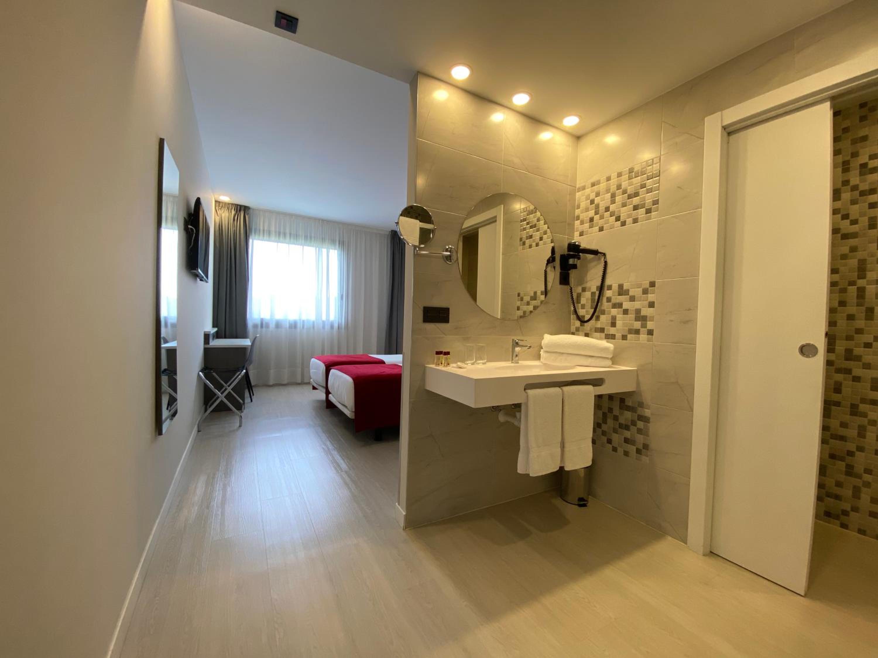 Double or Twin Room photo 2