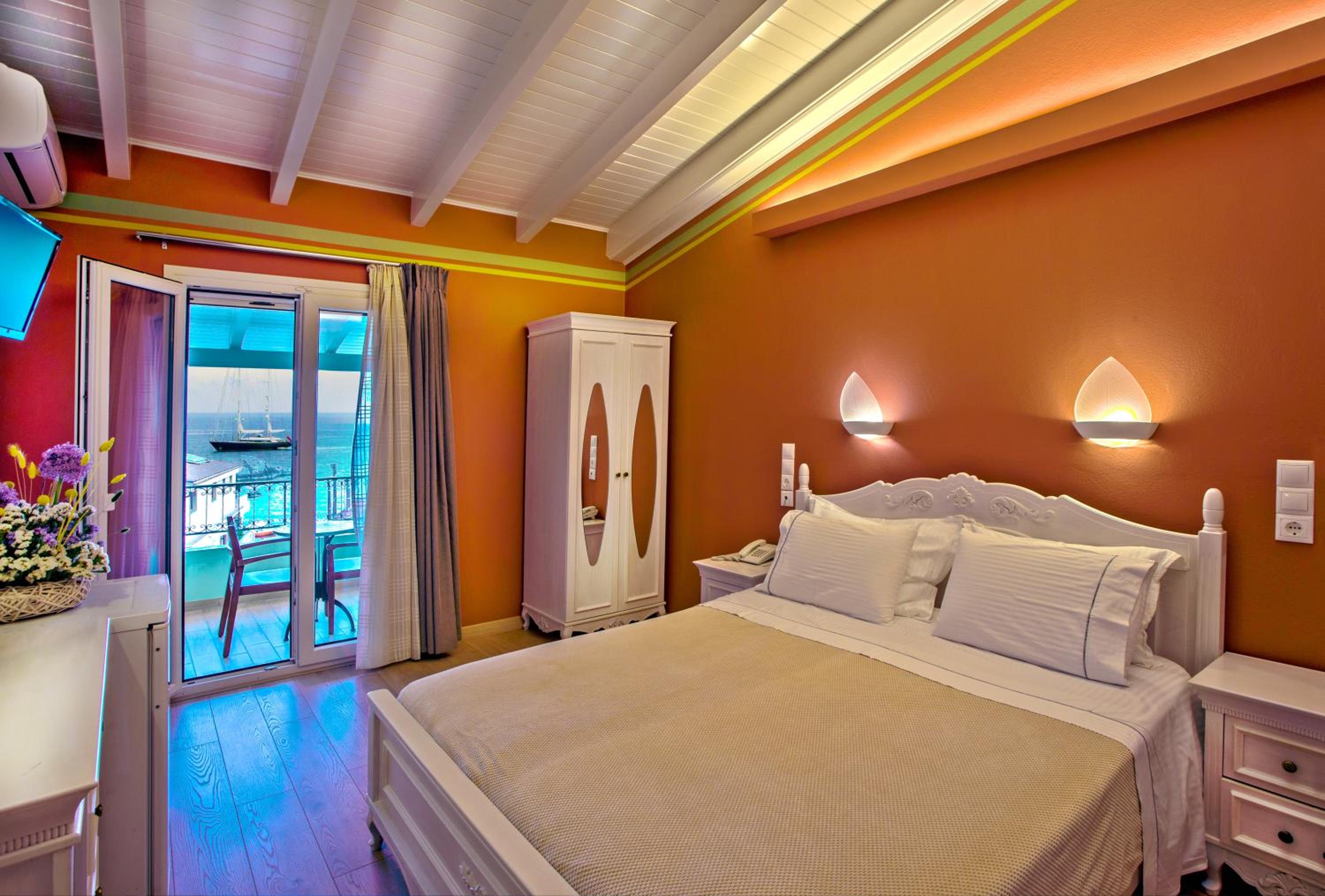 Attic Double Room with Sea View - Photo 1