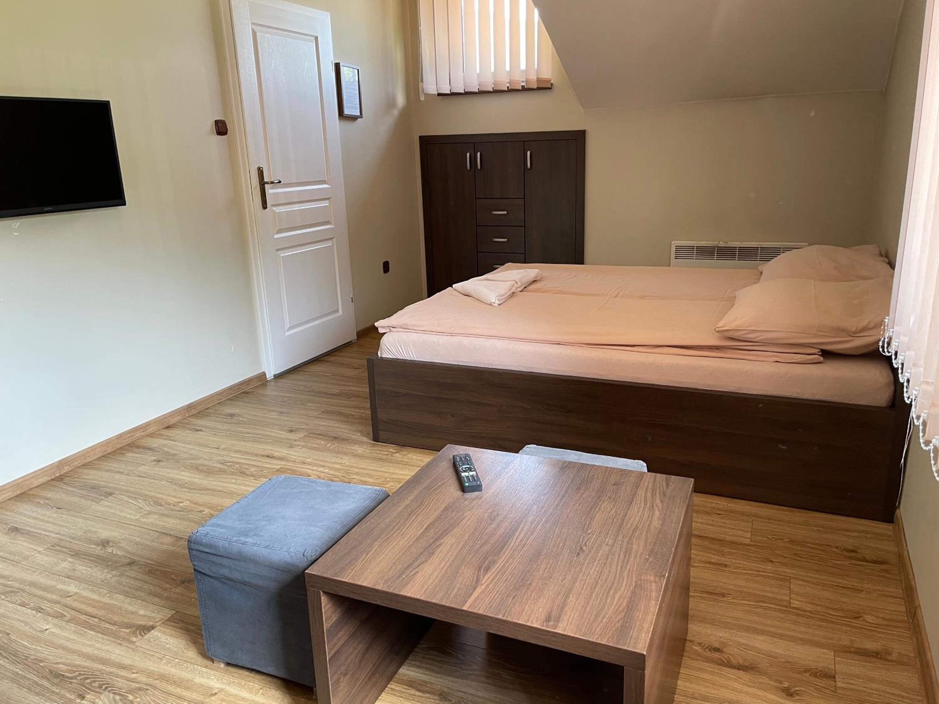 Quadruple Room with Private Bathroom - Photo 2