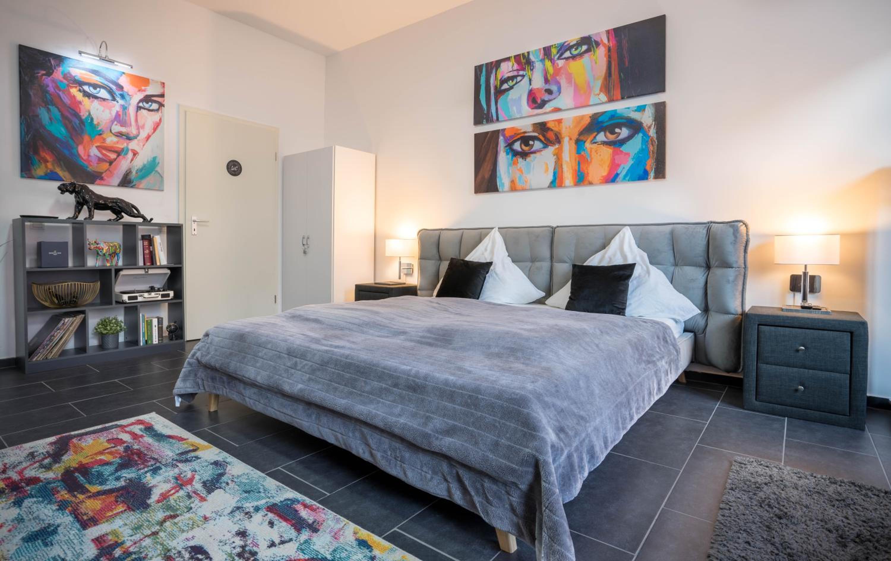 One-Bedroom Apartment - Photo 1