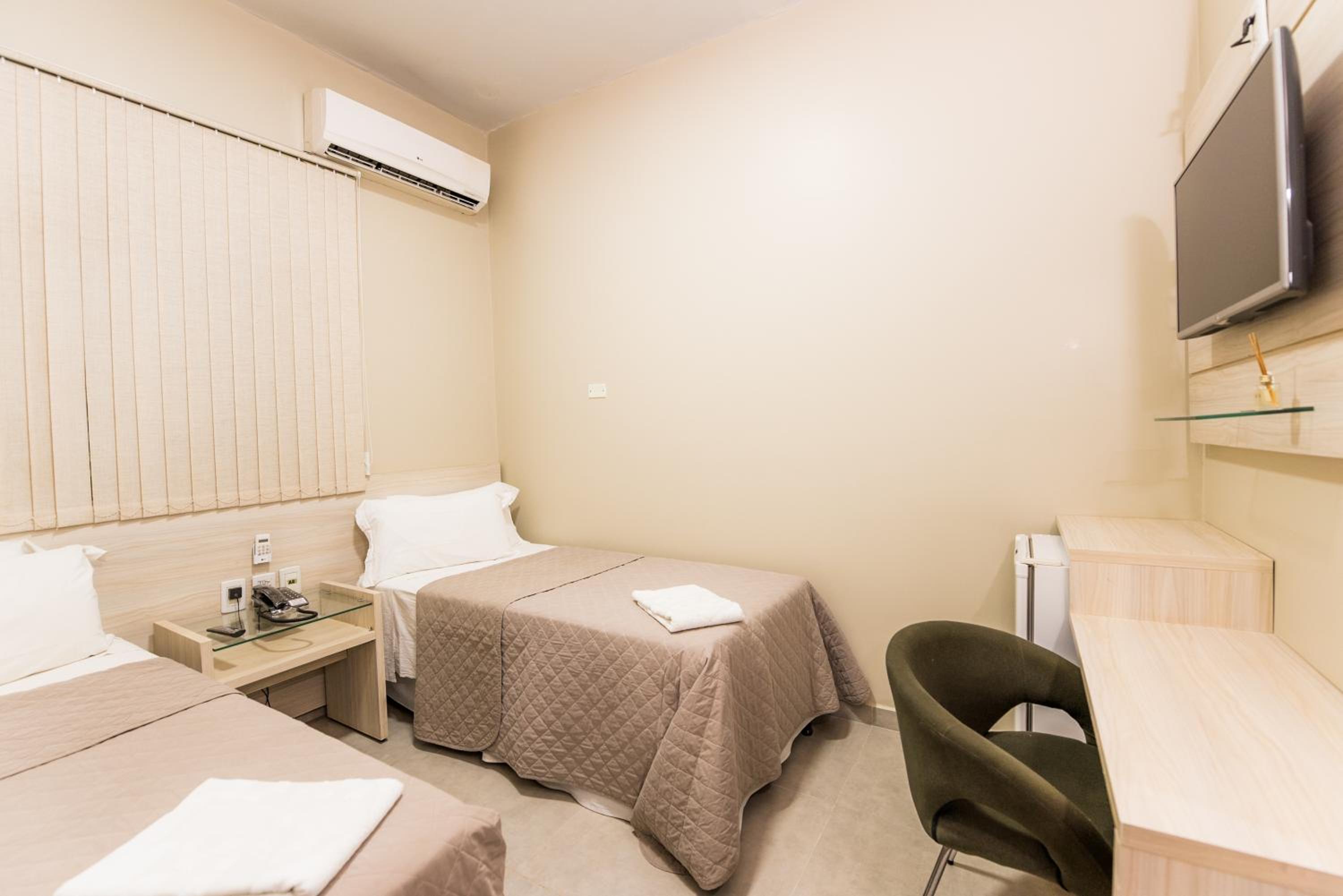 Standard Twin Room photo 2