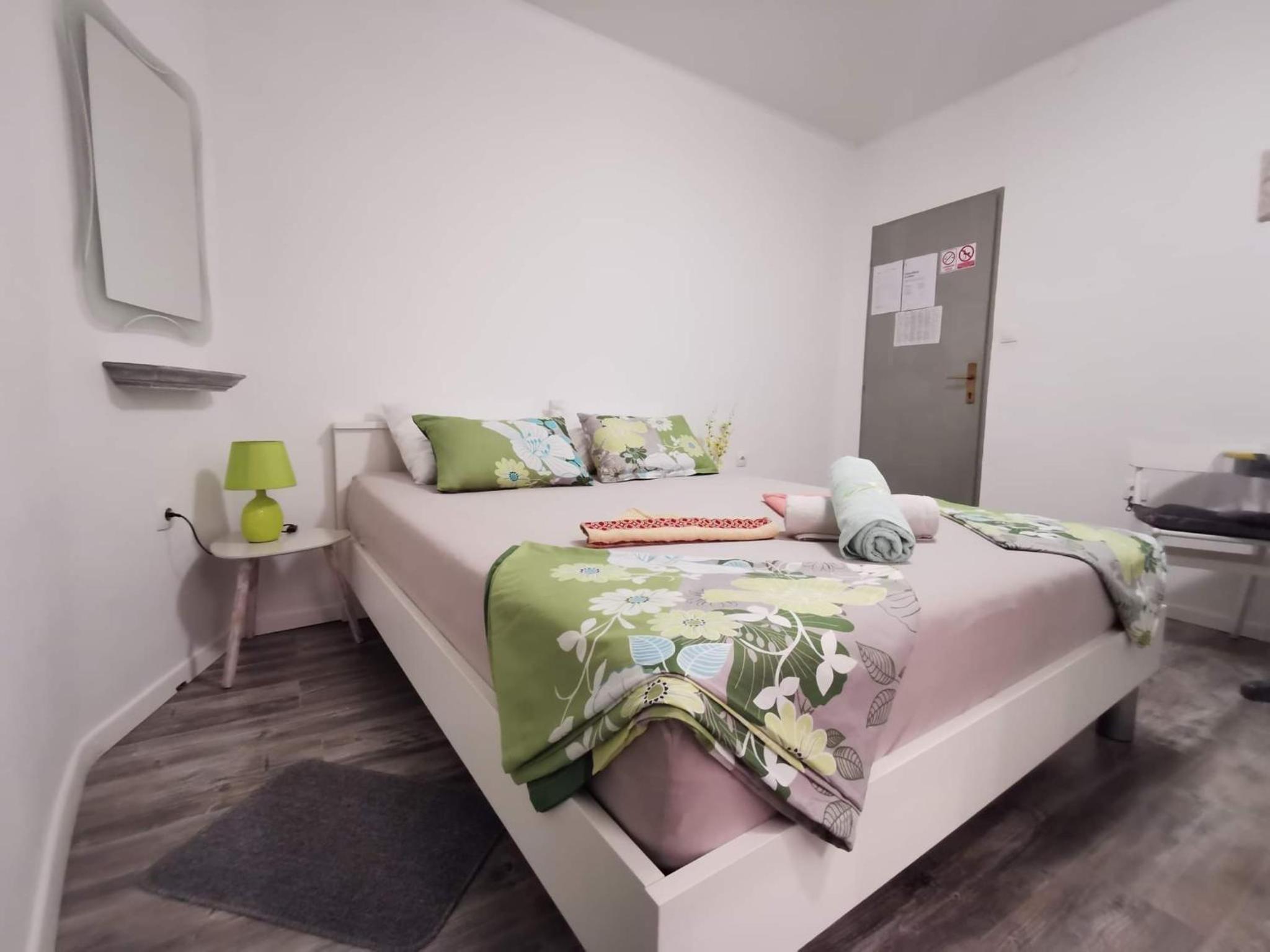 Double Room - Photo 18
