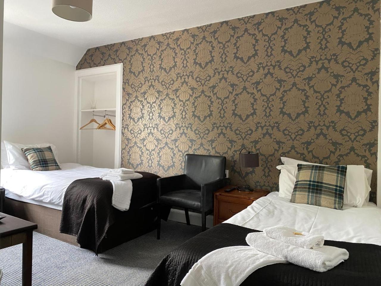 Twin Room with Private Bathroom photo 1