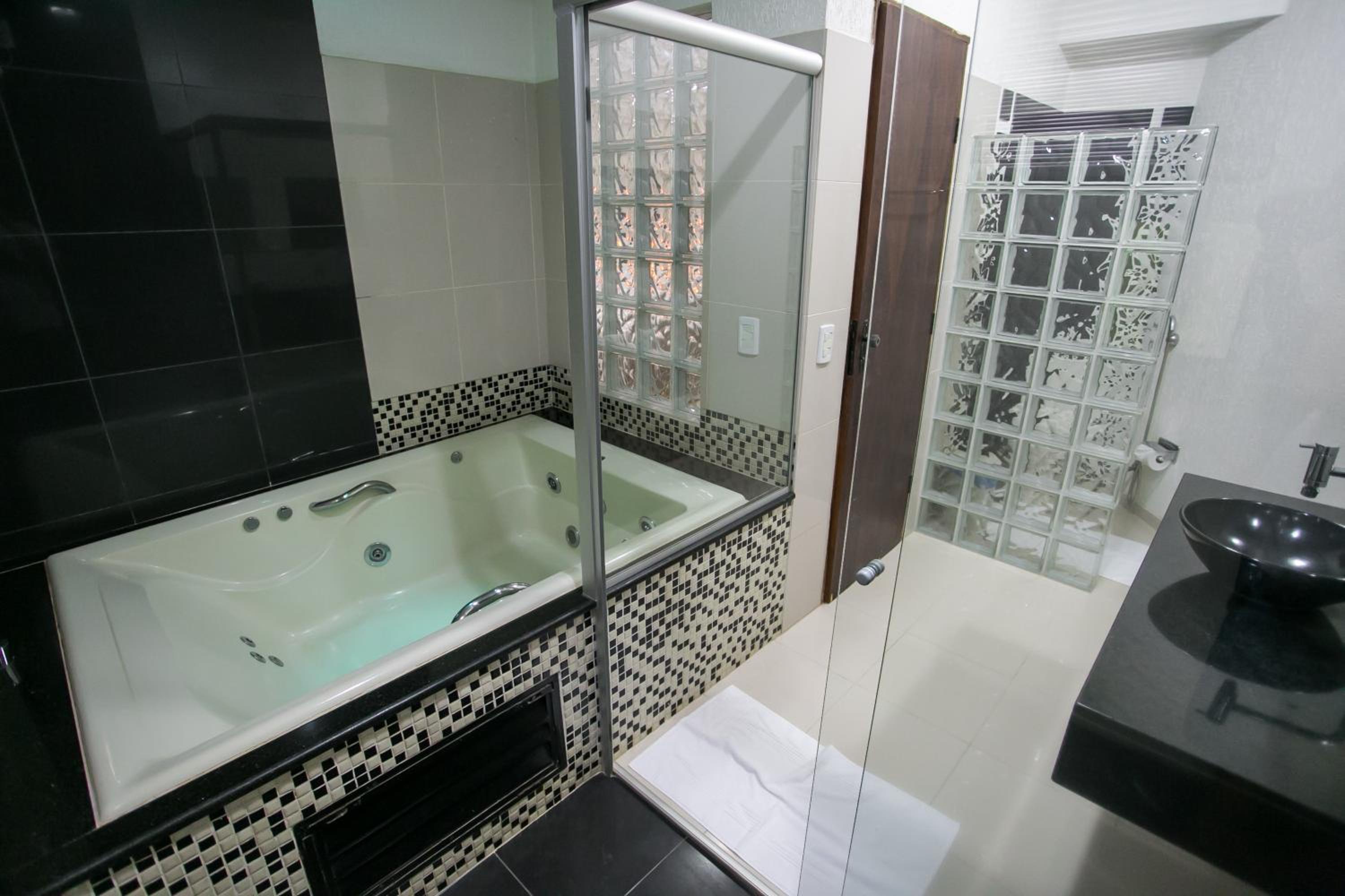 King Suite with Spa Bath photo 3