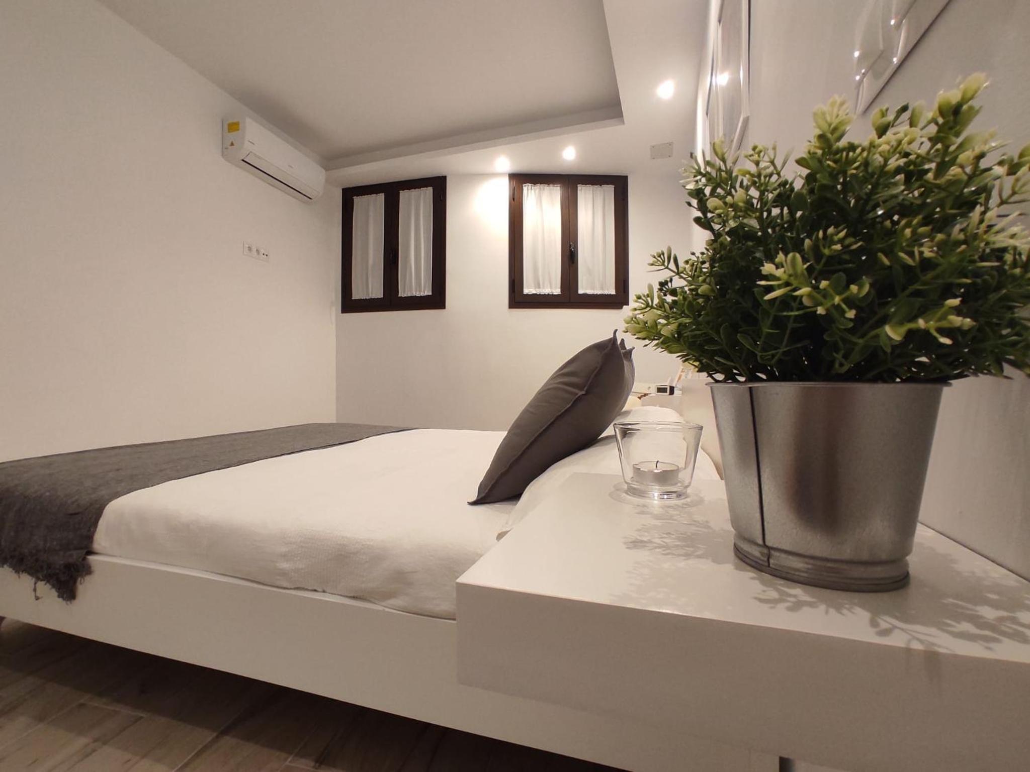 One-Bedroom Apartment - Photo 5