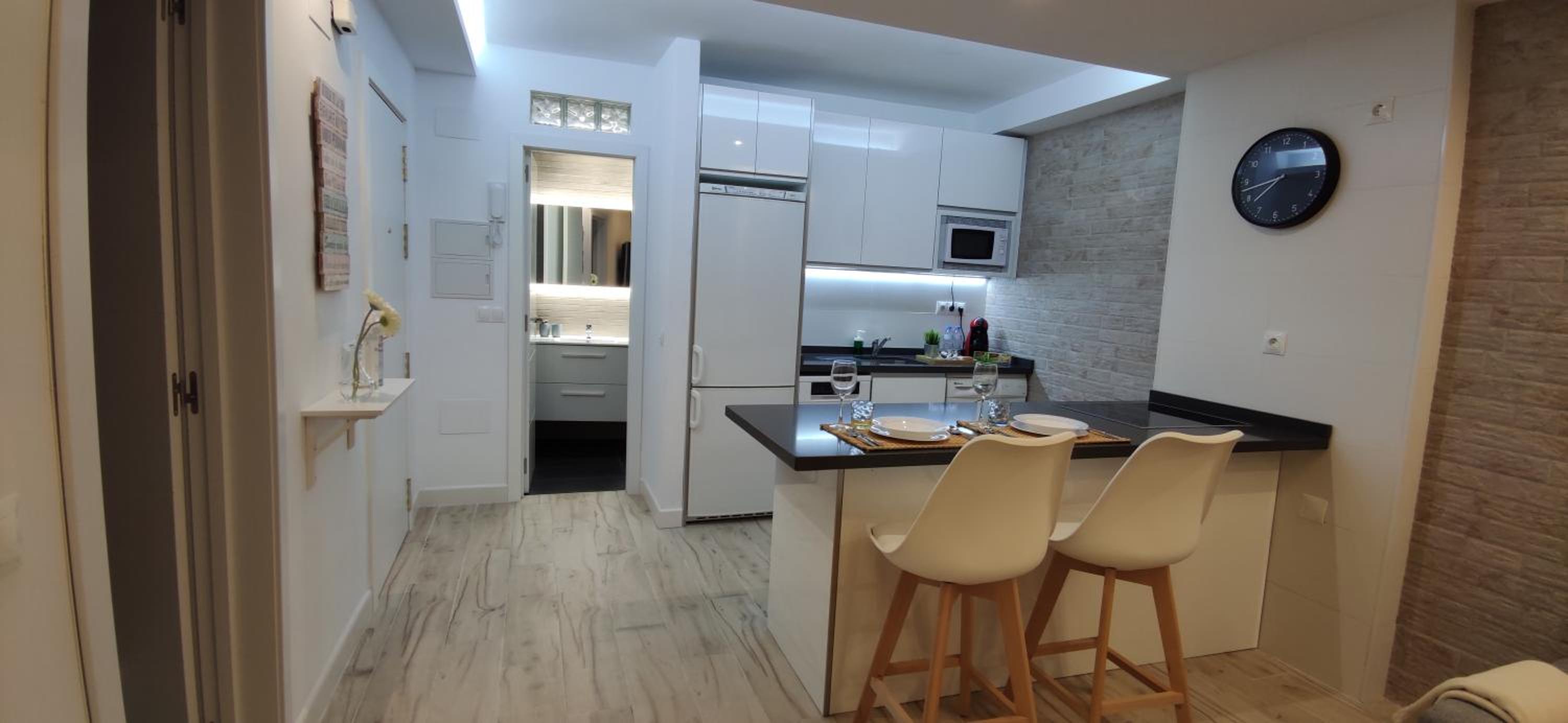 One-Bedroom Apartment - Photo 2