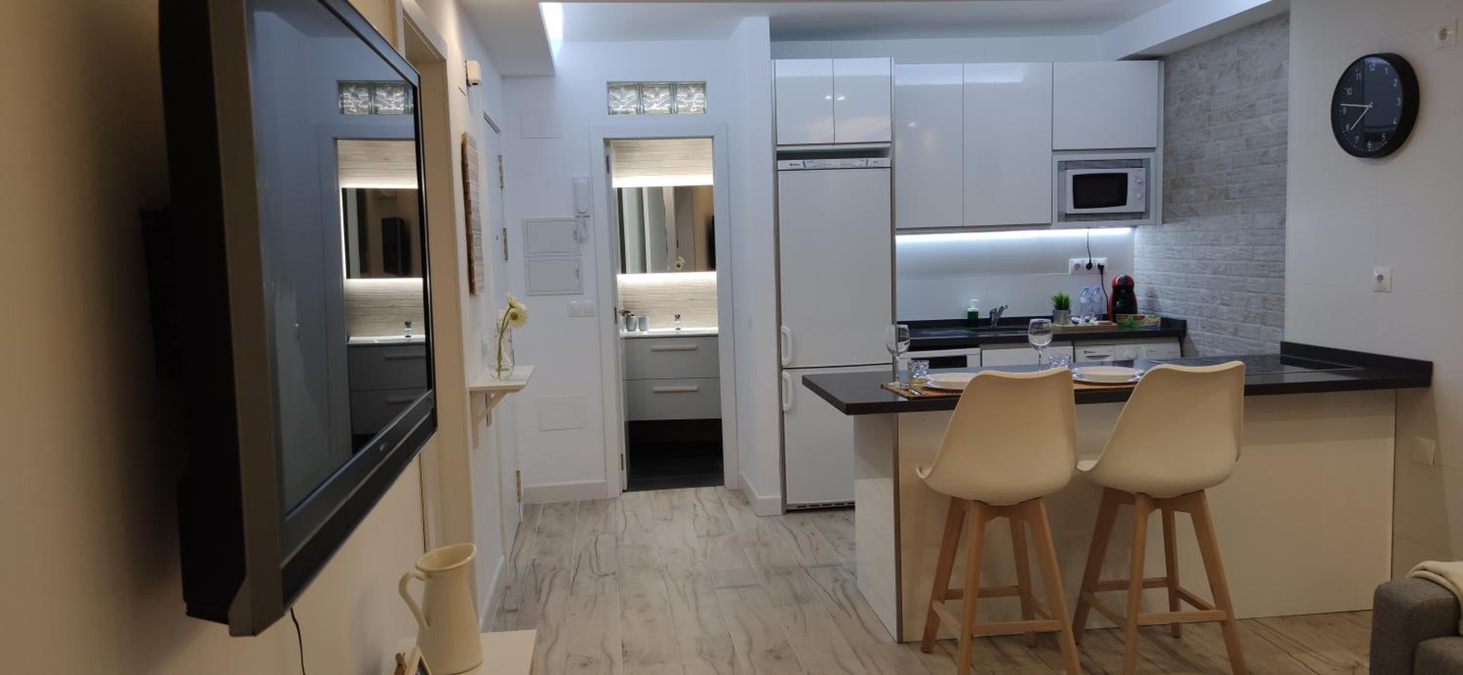 One-Bedroom Apartment - Photo 3
