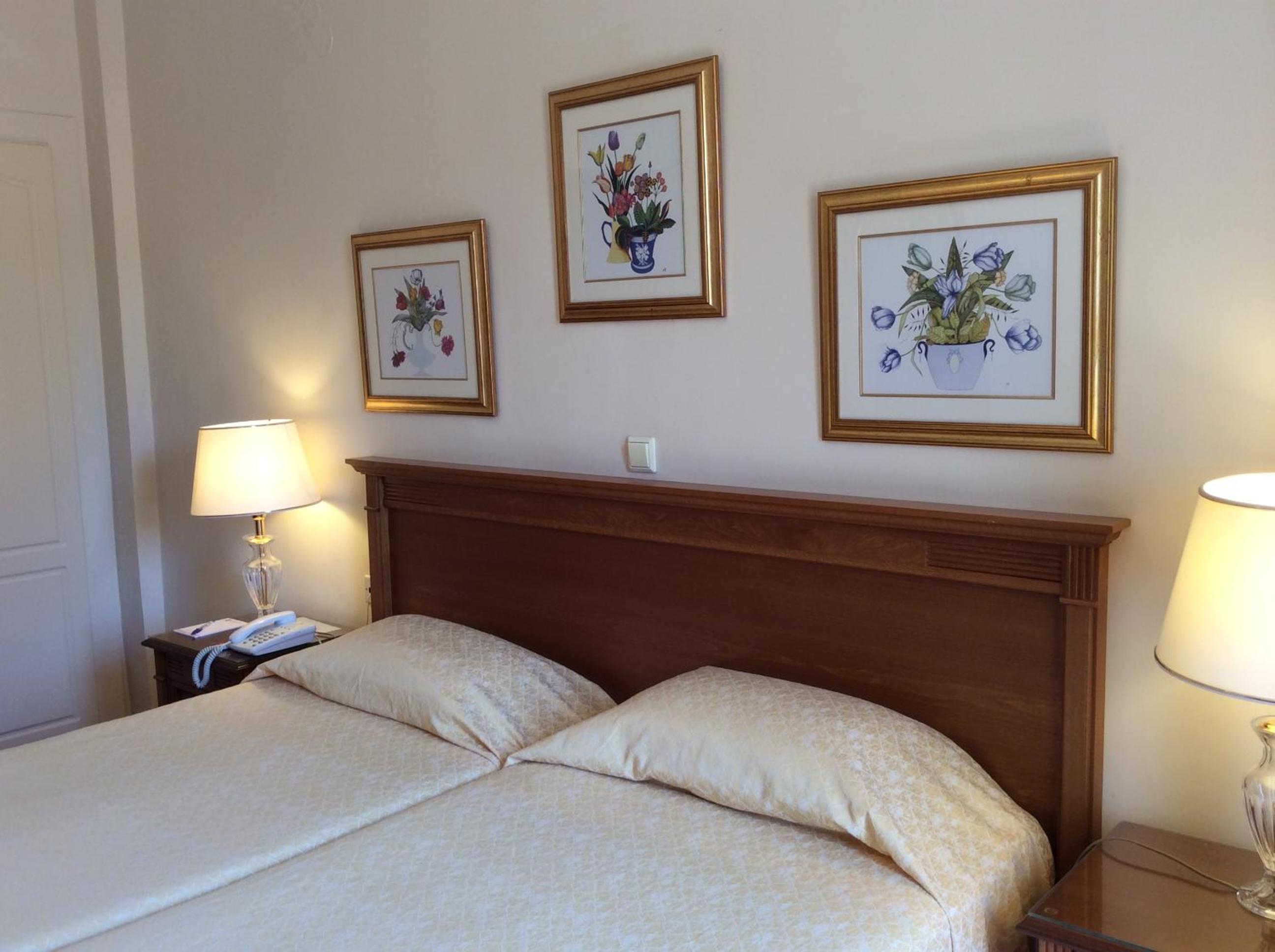 Double or Twin Room - Photo 4