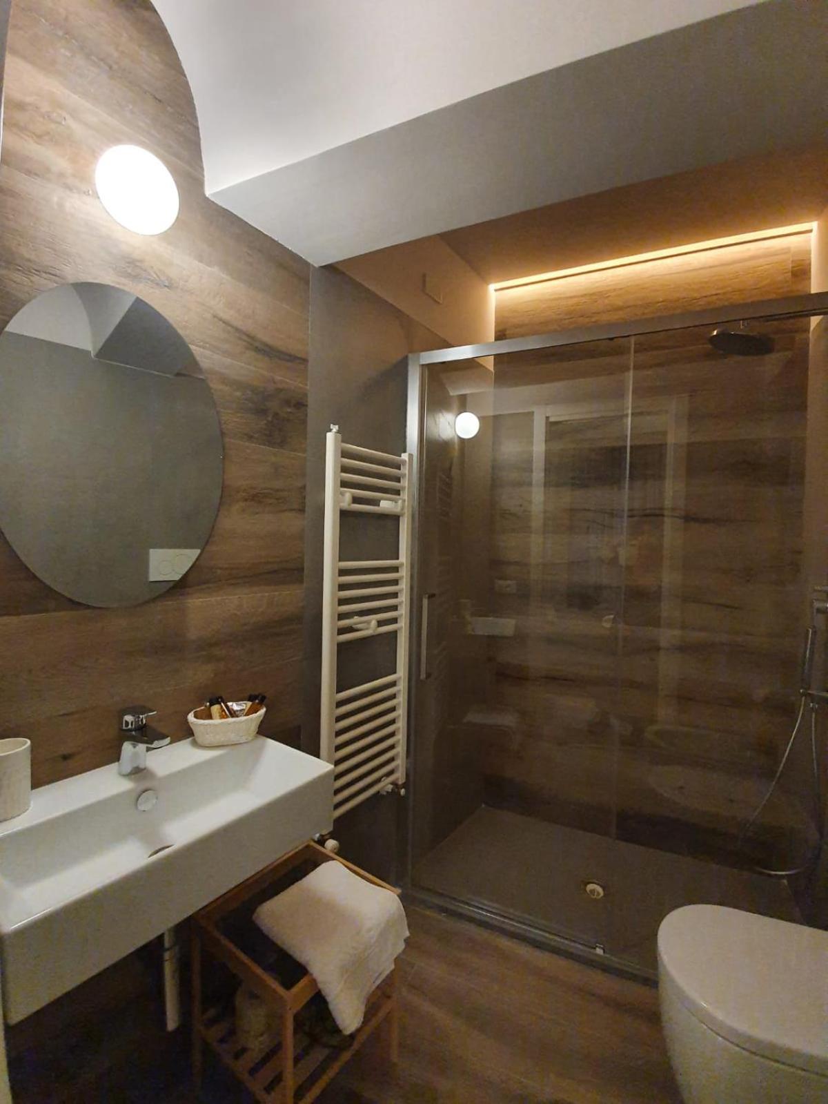 Standard Double Room - Photo 2