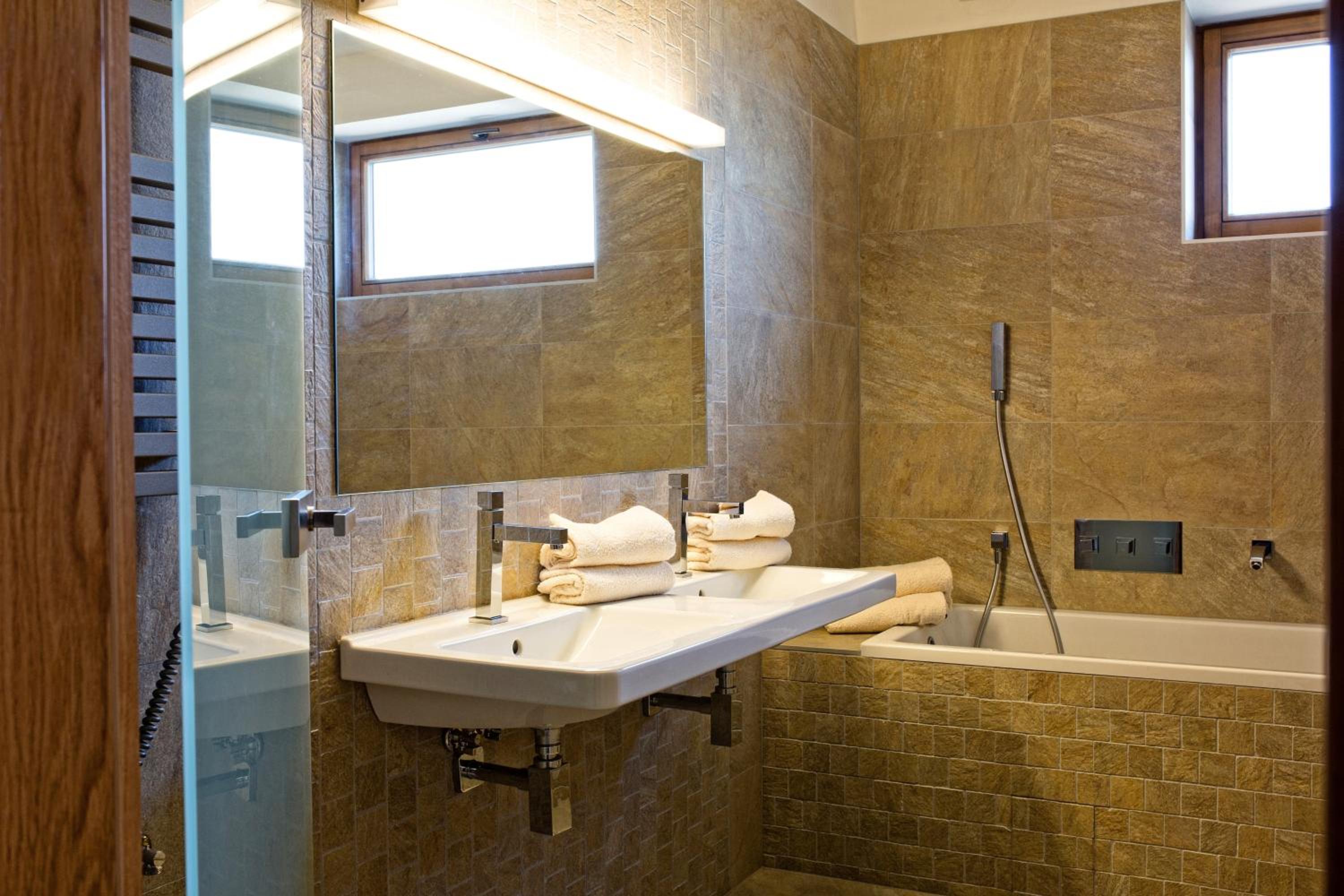 Two-Bedroom Apartment with Terrace - Photo 2
