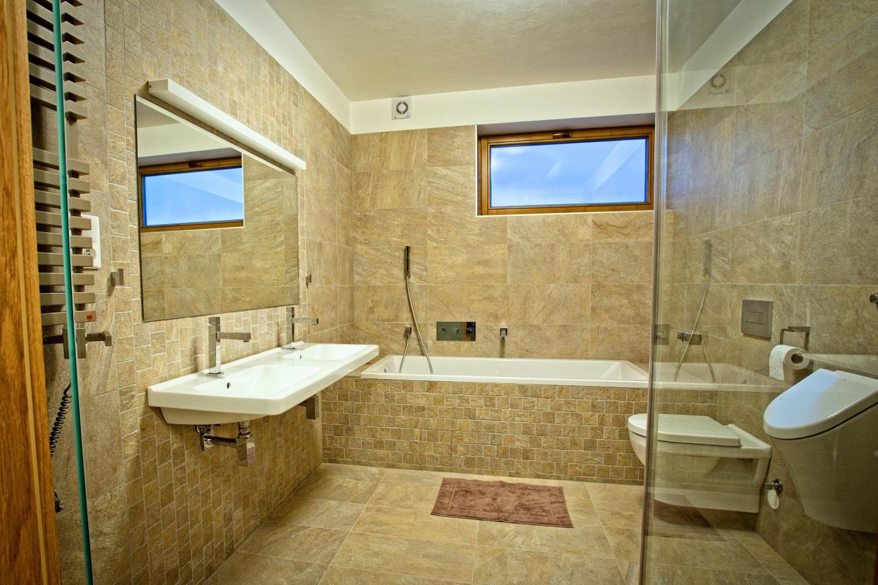 Two-Bedroom Apartment with Terrace - Photo 3