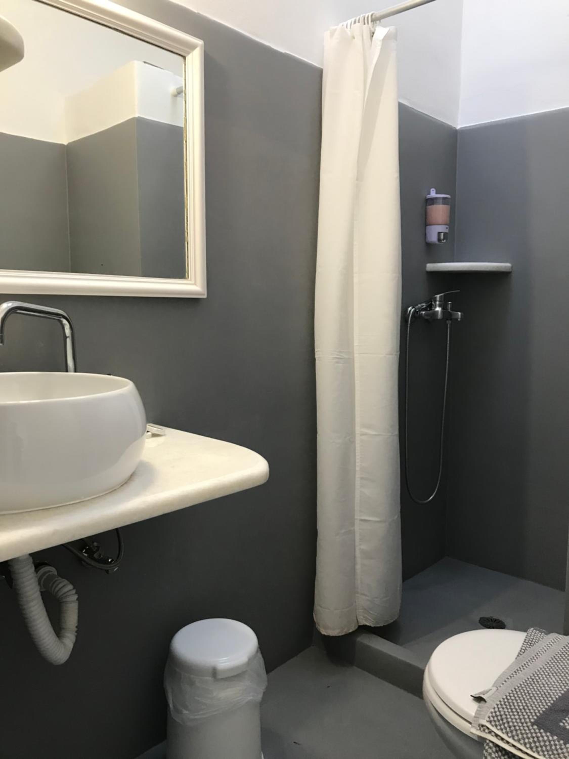 Standard Double Room - Photo 11