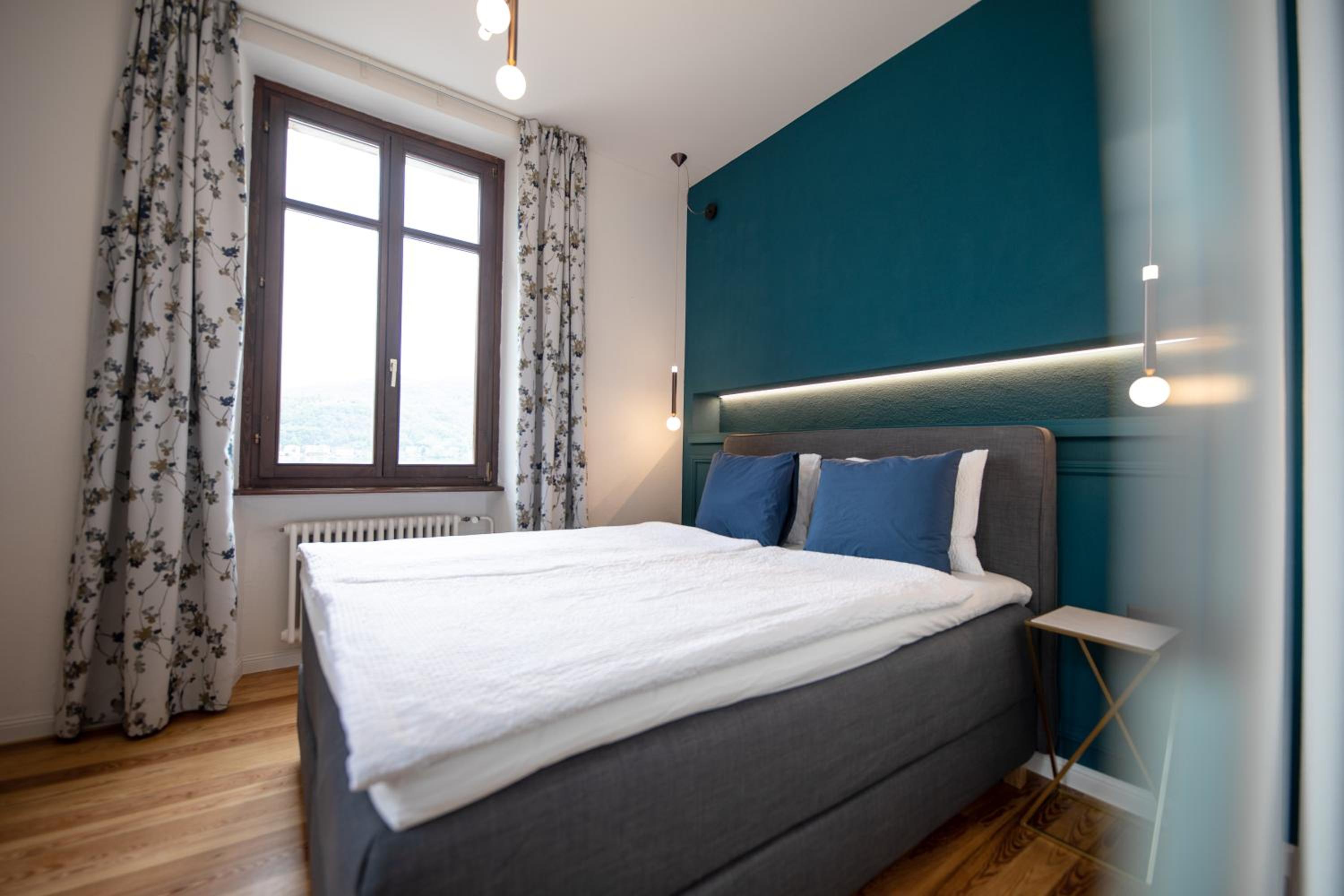Junior Suite with Balcony - Photo 9