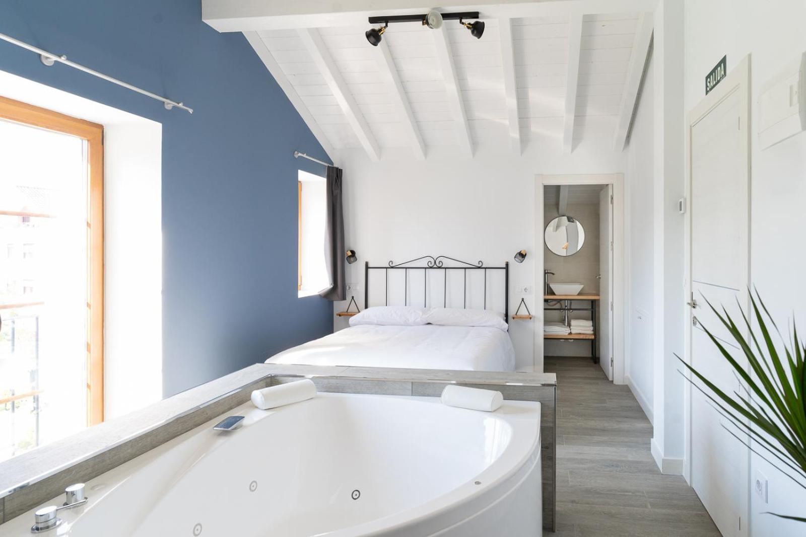 Junior Suite with Garden View - Photo 2