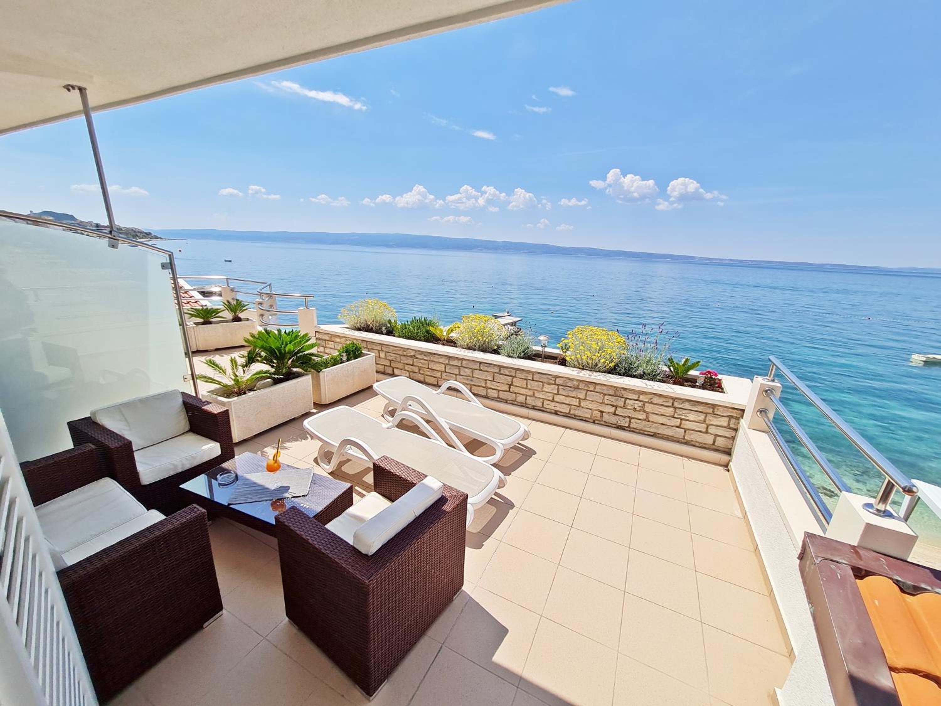 Comfort Double Room with Terrace and Sea View - Photo 13