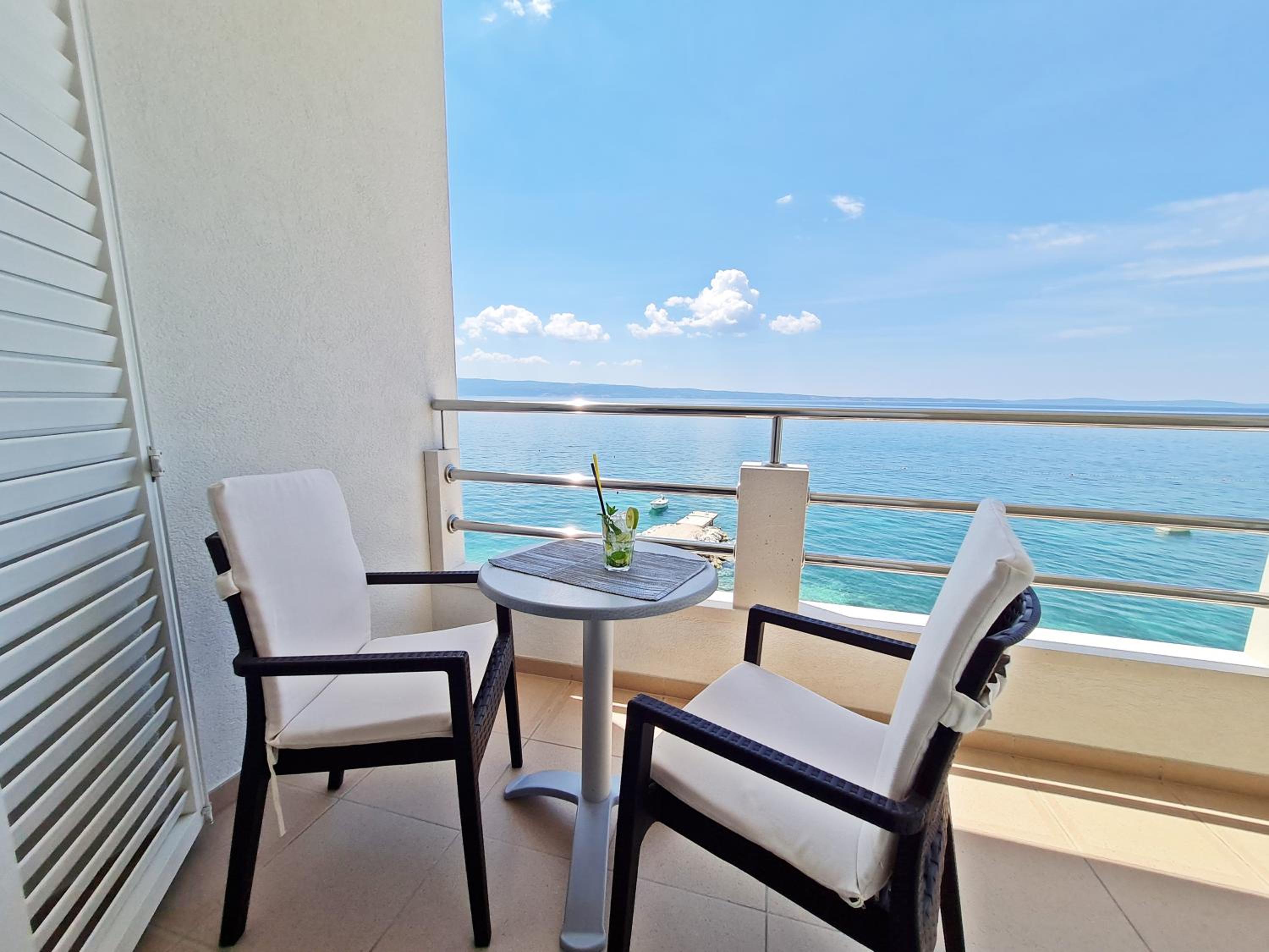 Double Room with Sea View and Balcony - Photo 6