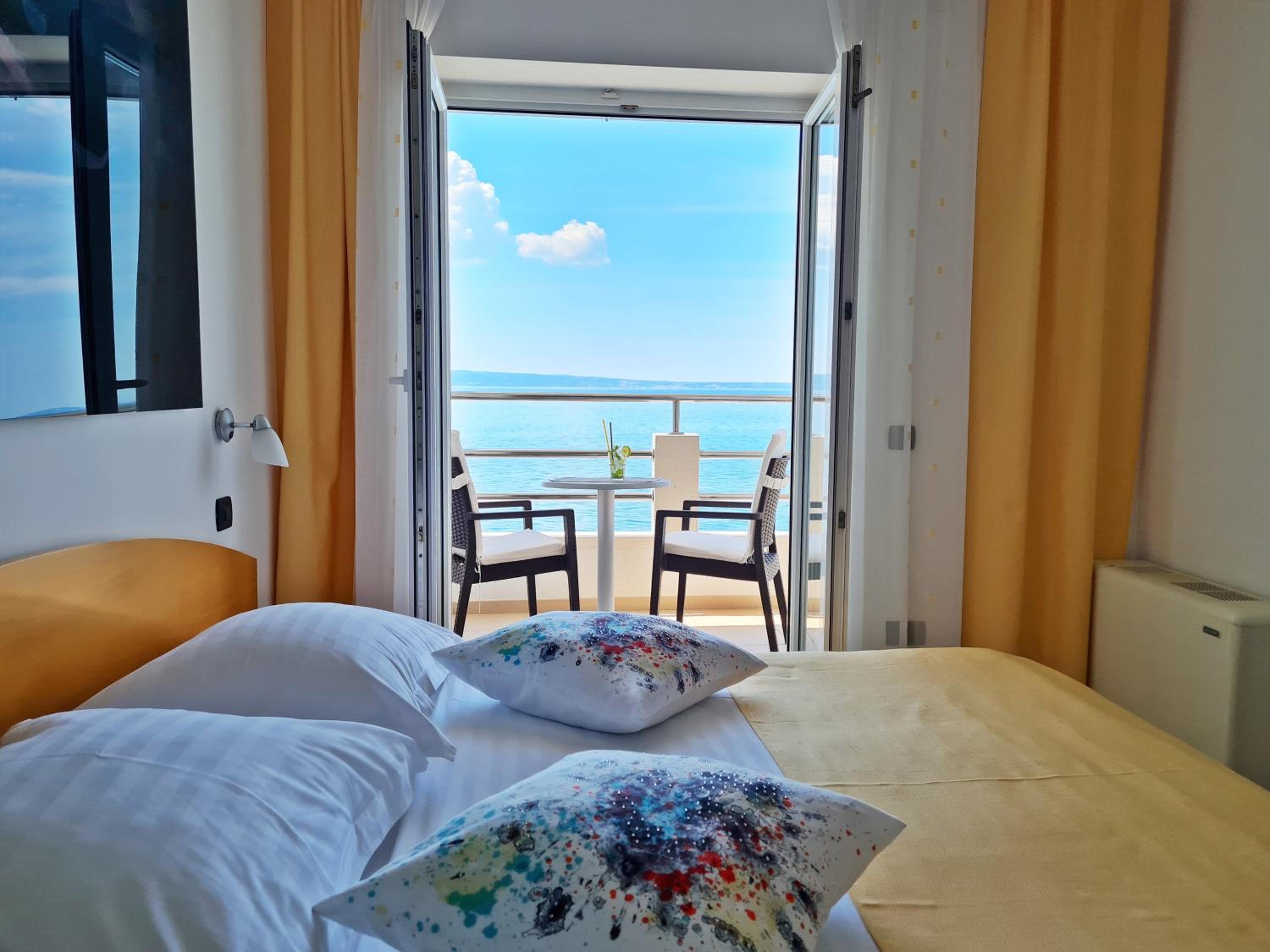 Double Room with Sea View and Balcony - Photo 13