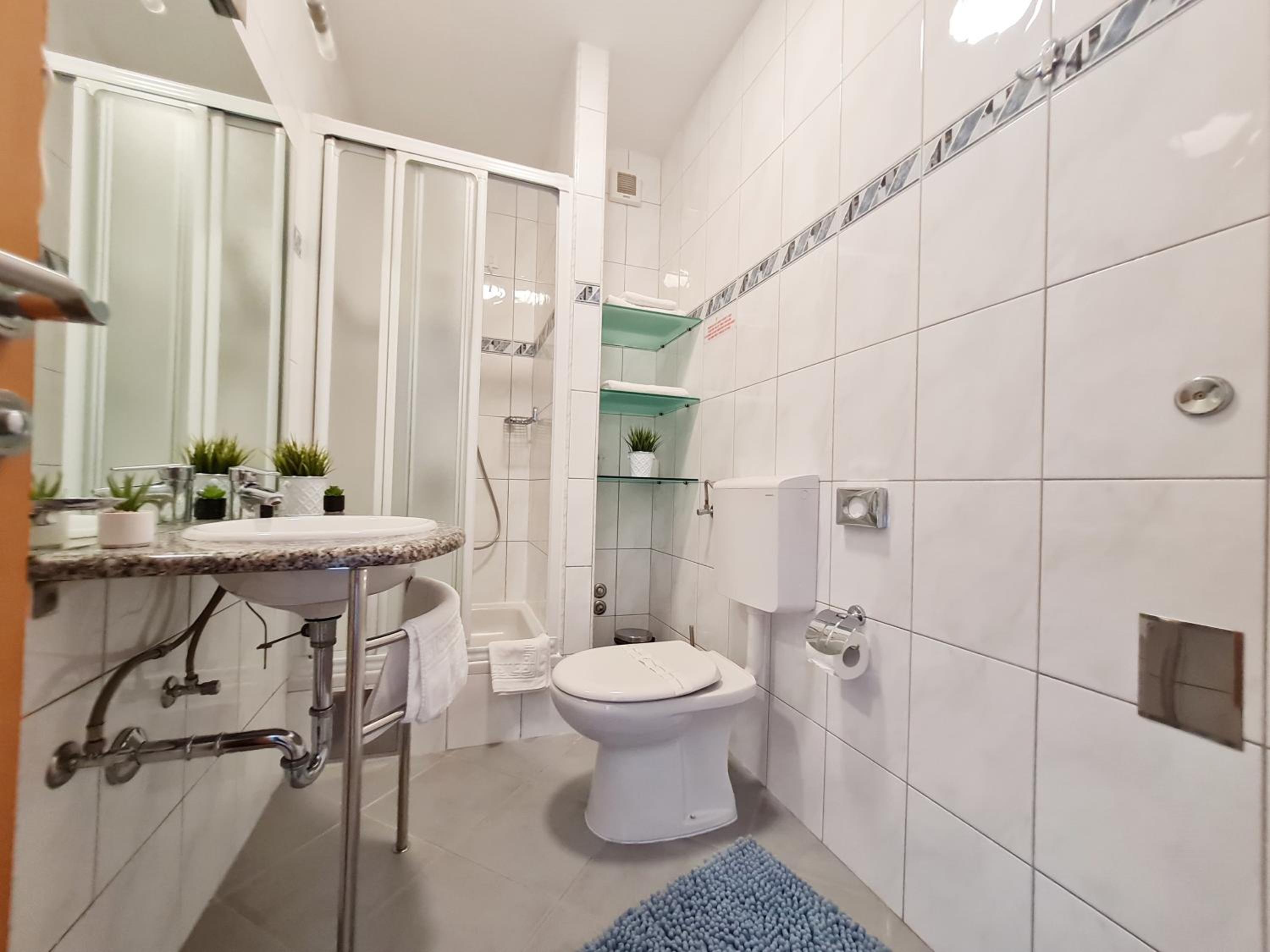 Double Room with Sea View and Balcony - Photo 5