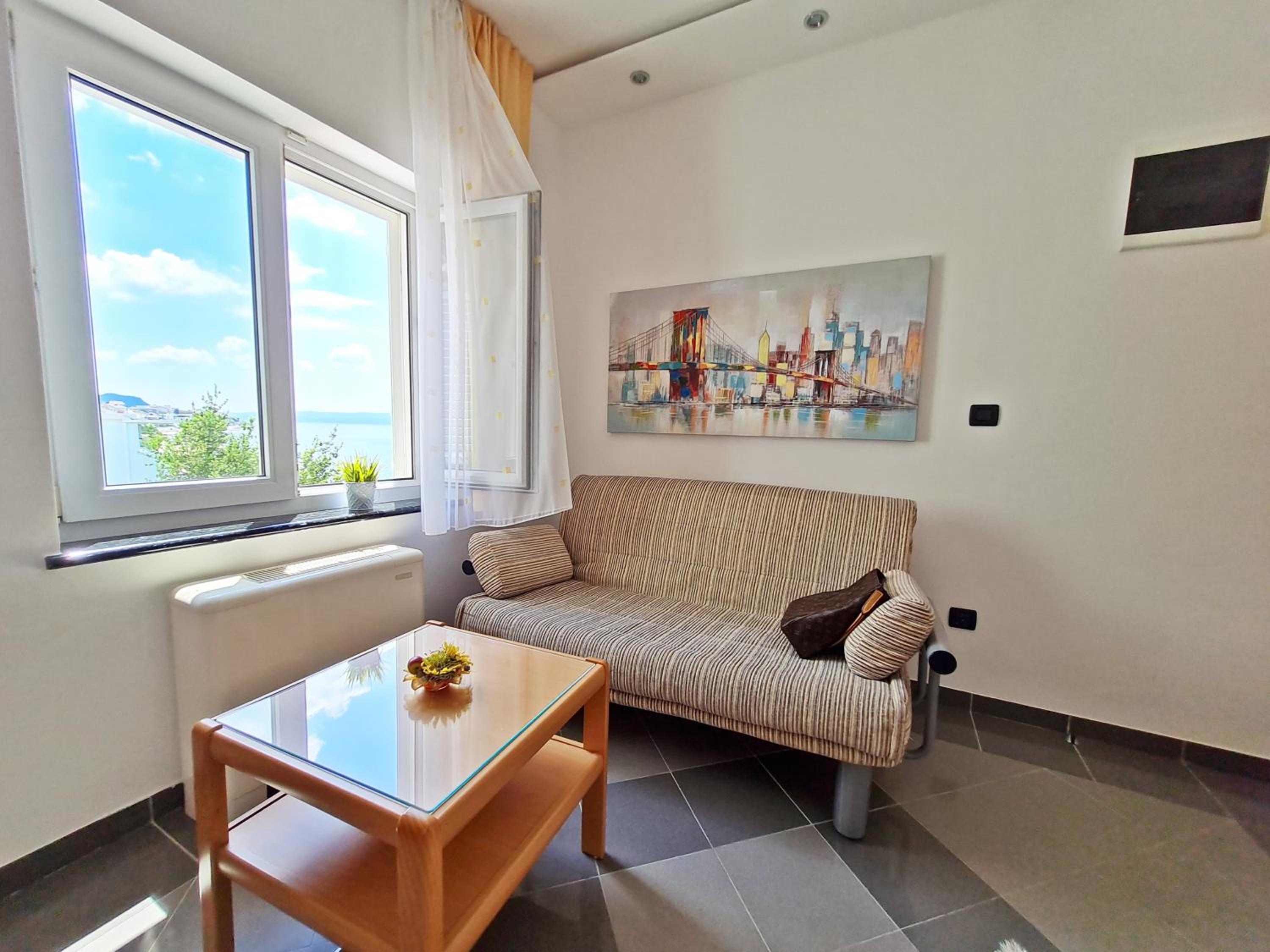 Suite with Balcony and Sea View - Photo 7