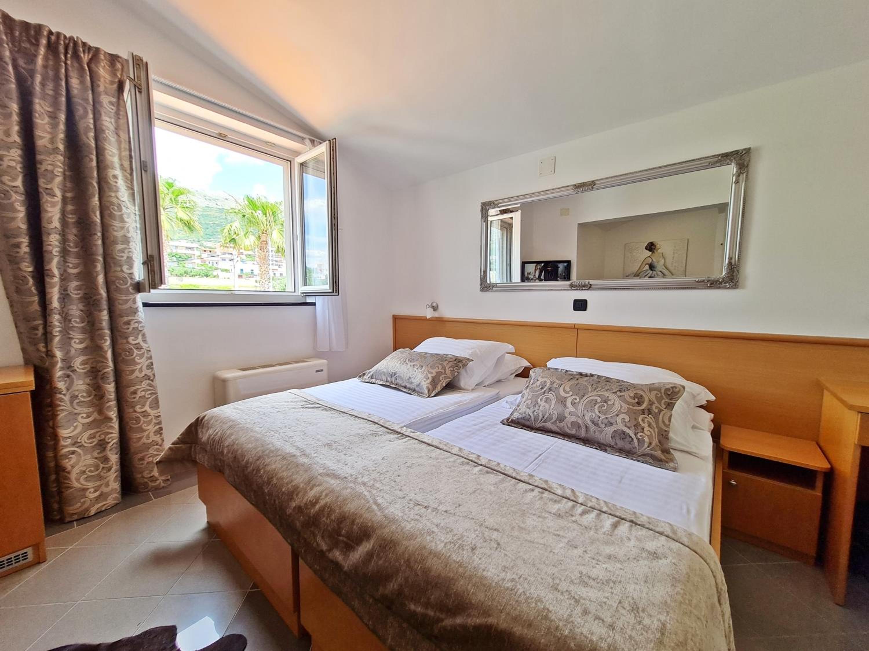 Comfort Suite with Sea View - Photo 3