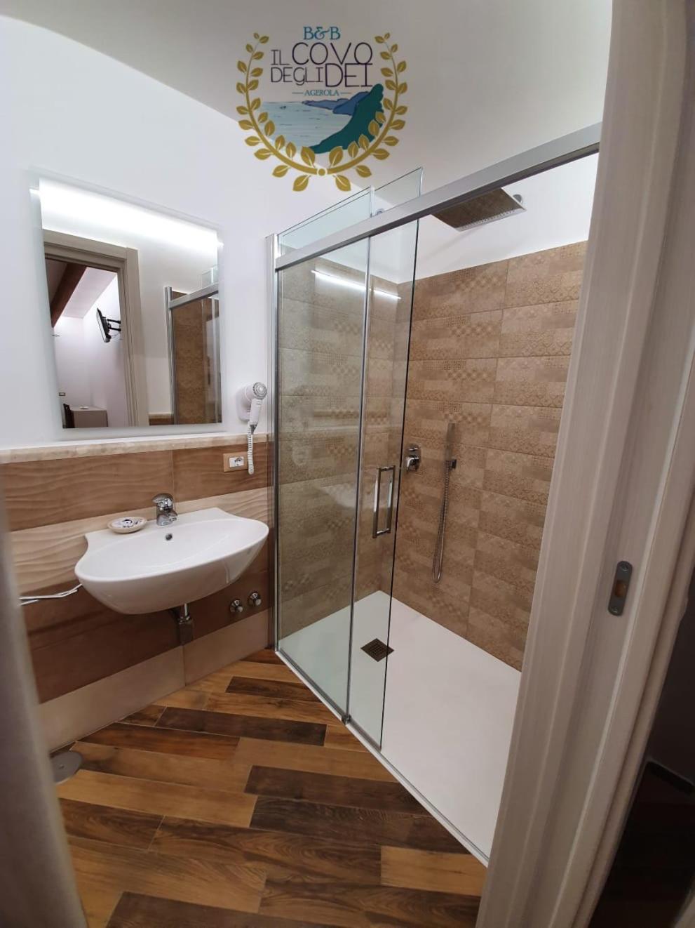 Quadruple Room - Photo 5