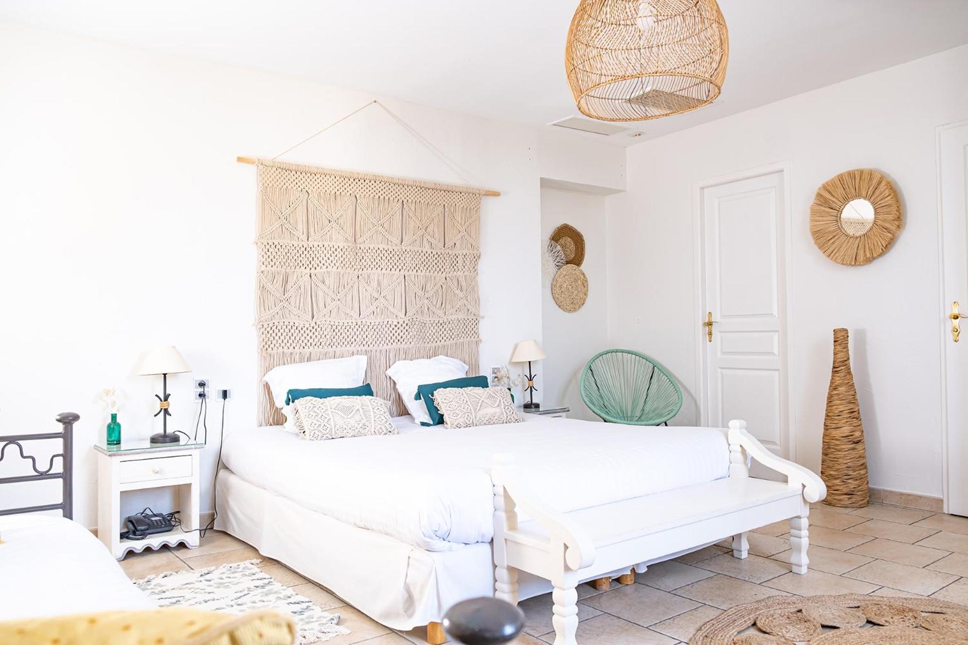 Deluxe Triple Room - Photo 9