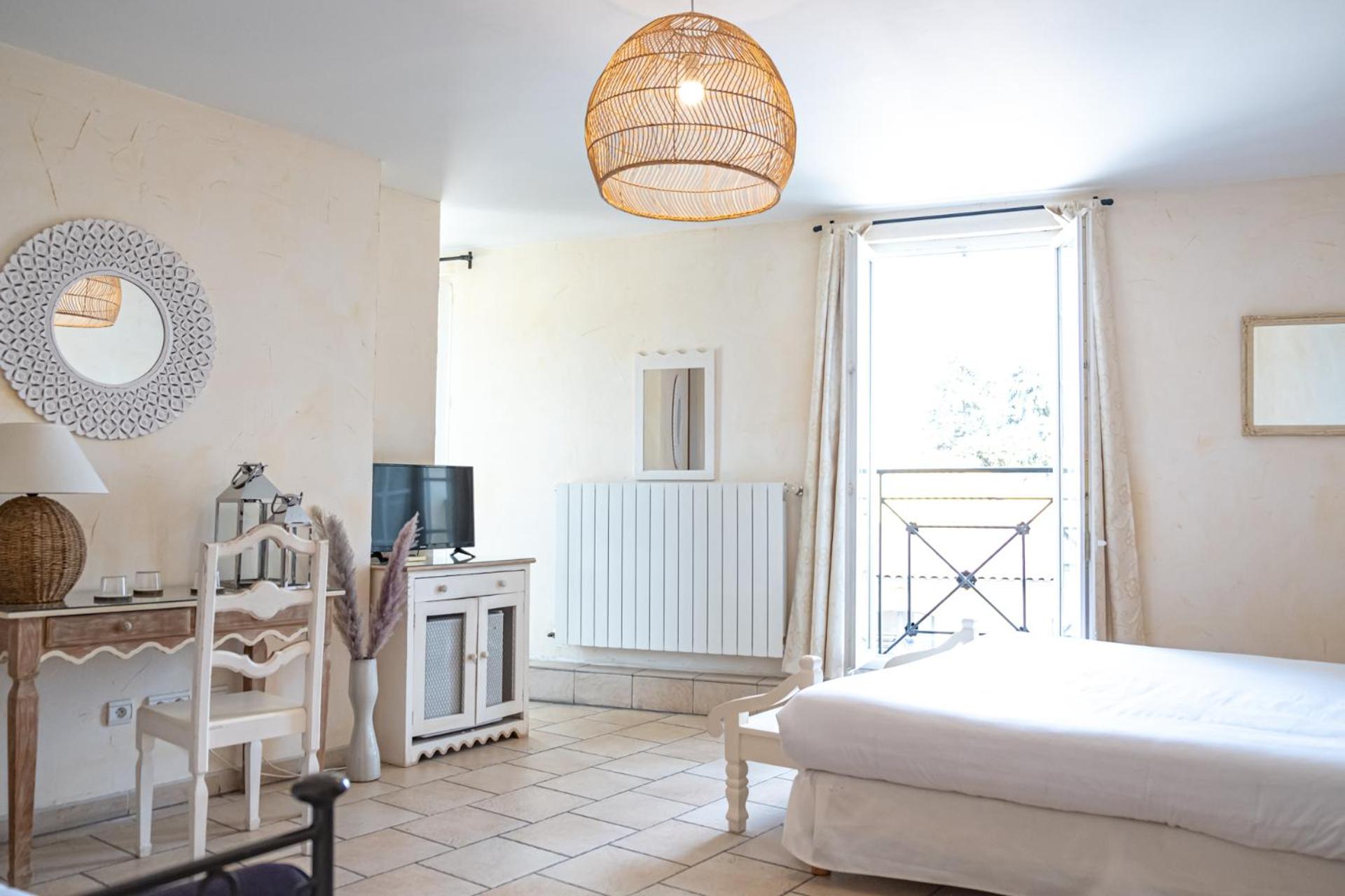 Deluxe Triple Room - Photo 11