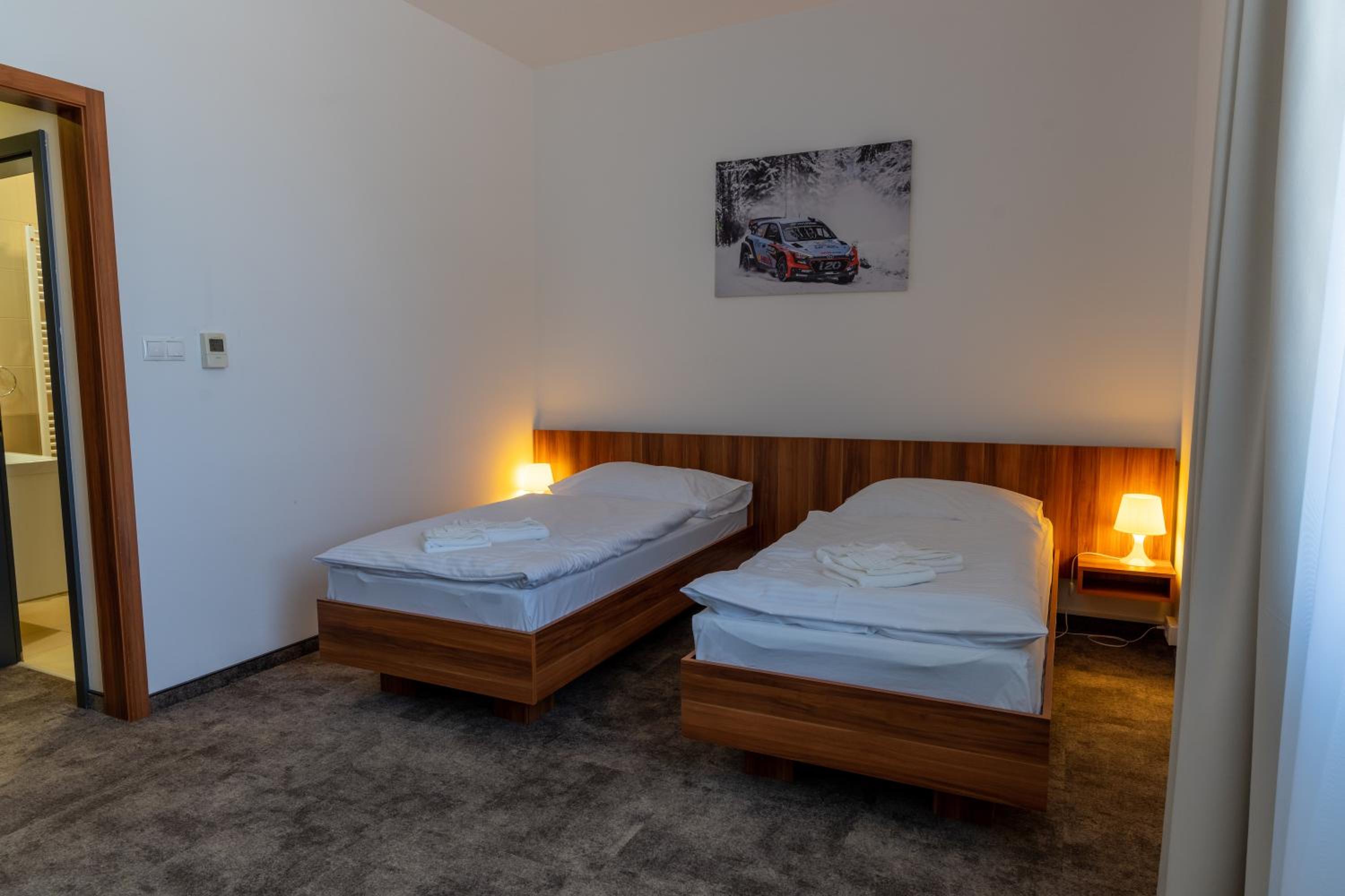 Standard Twin Room - Photo 2