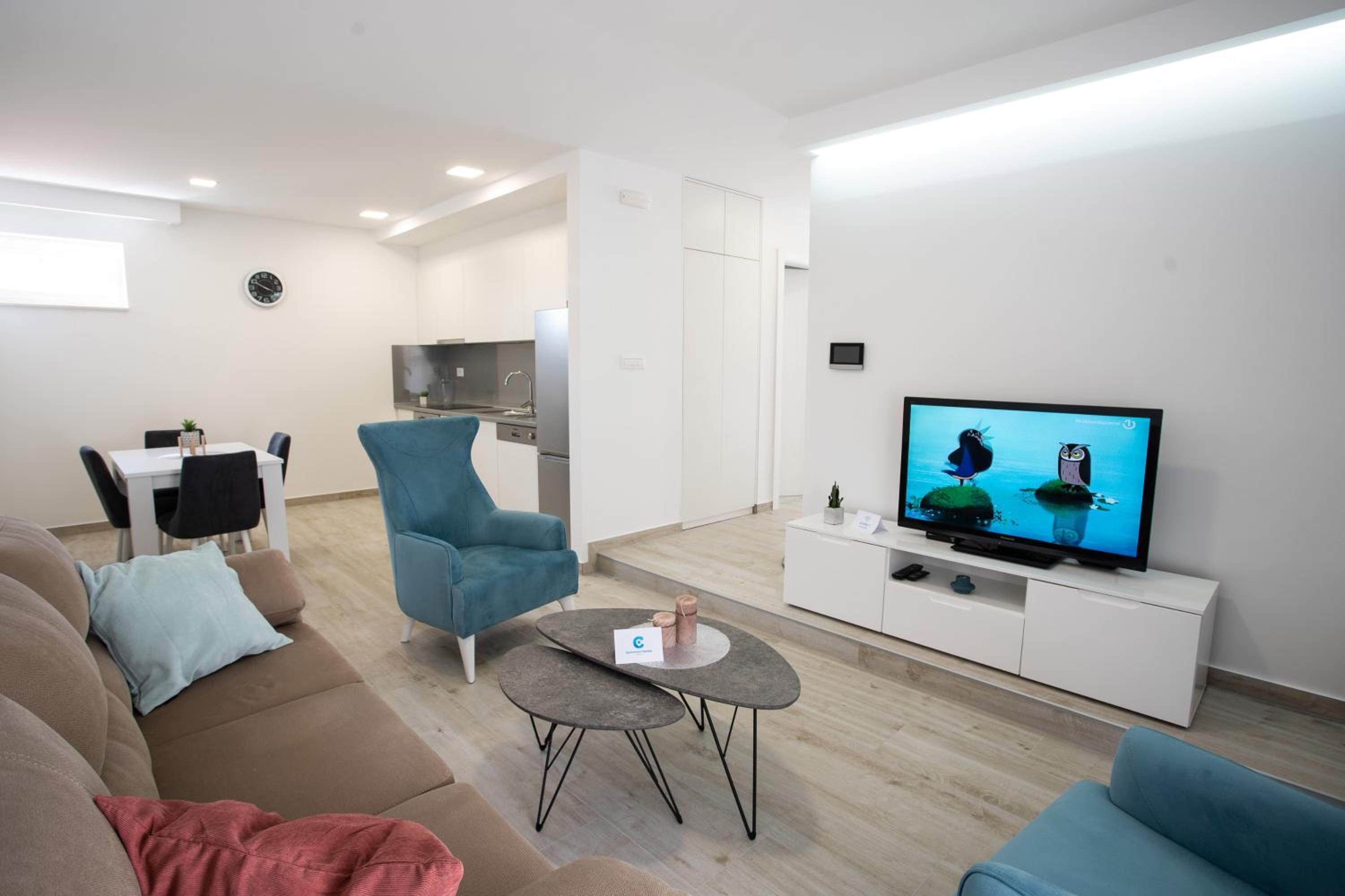 One-Bedroom Apartment photo 2