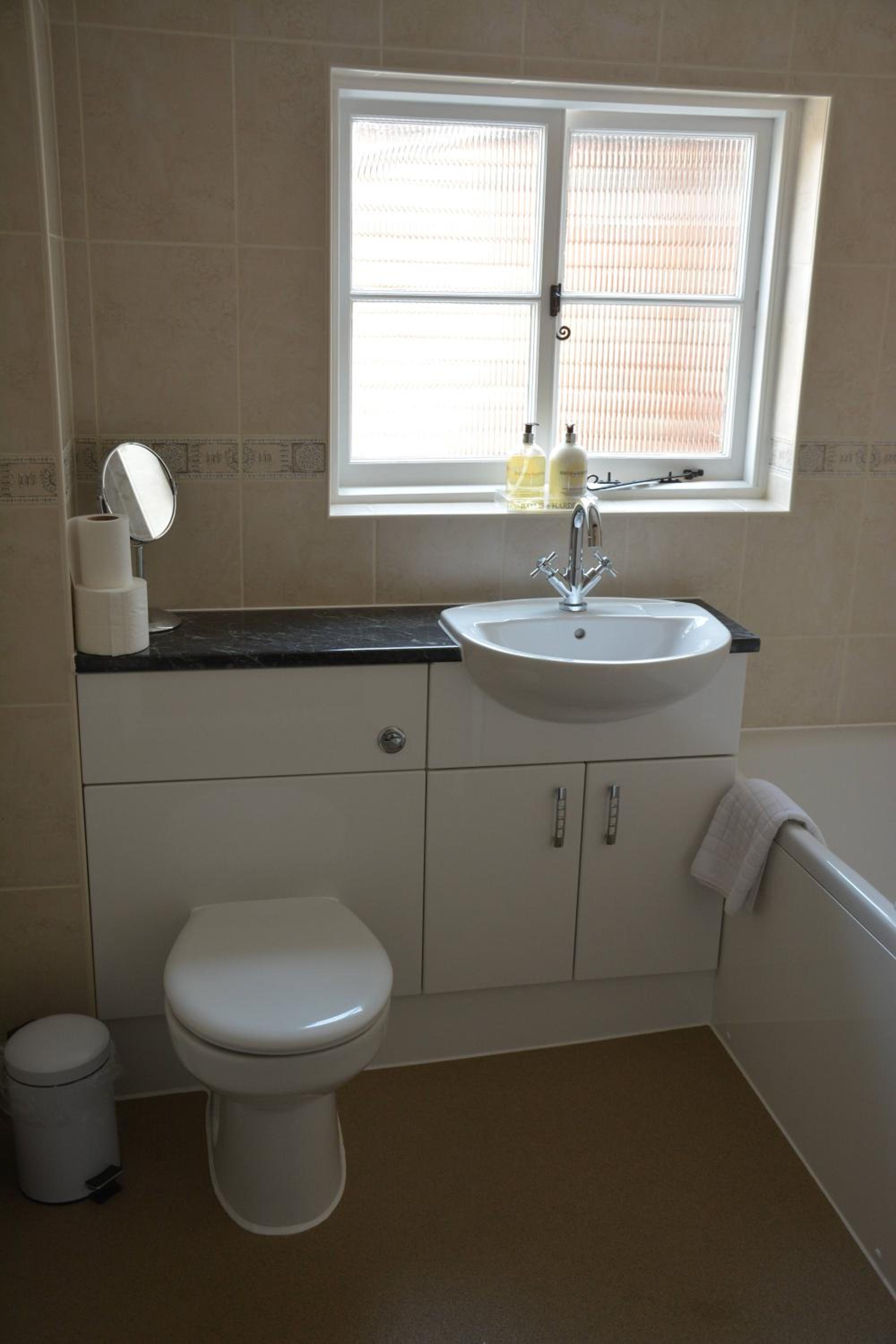 Single Room with Shared Bathroom photo 3