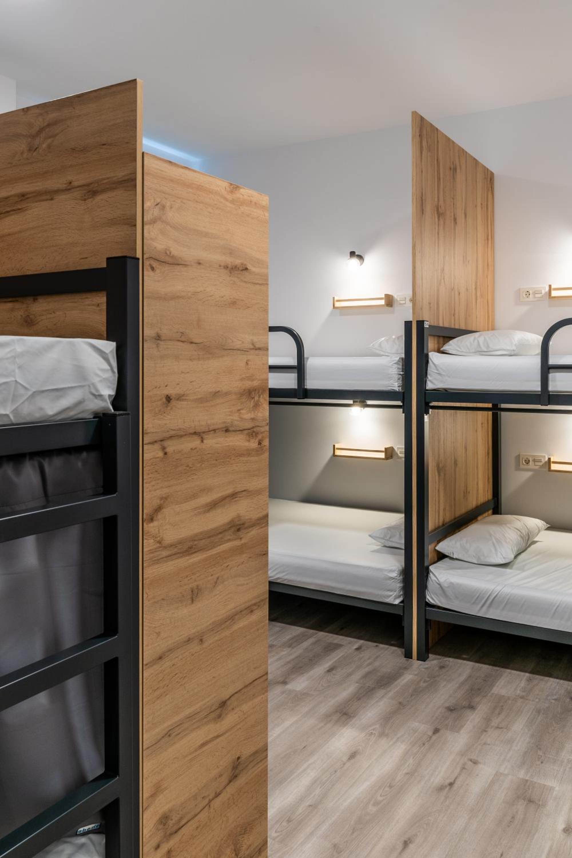 Bed in 8-Bed Mixed Dormitory Room photo 3