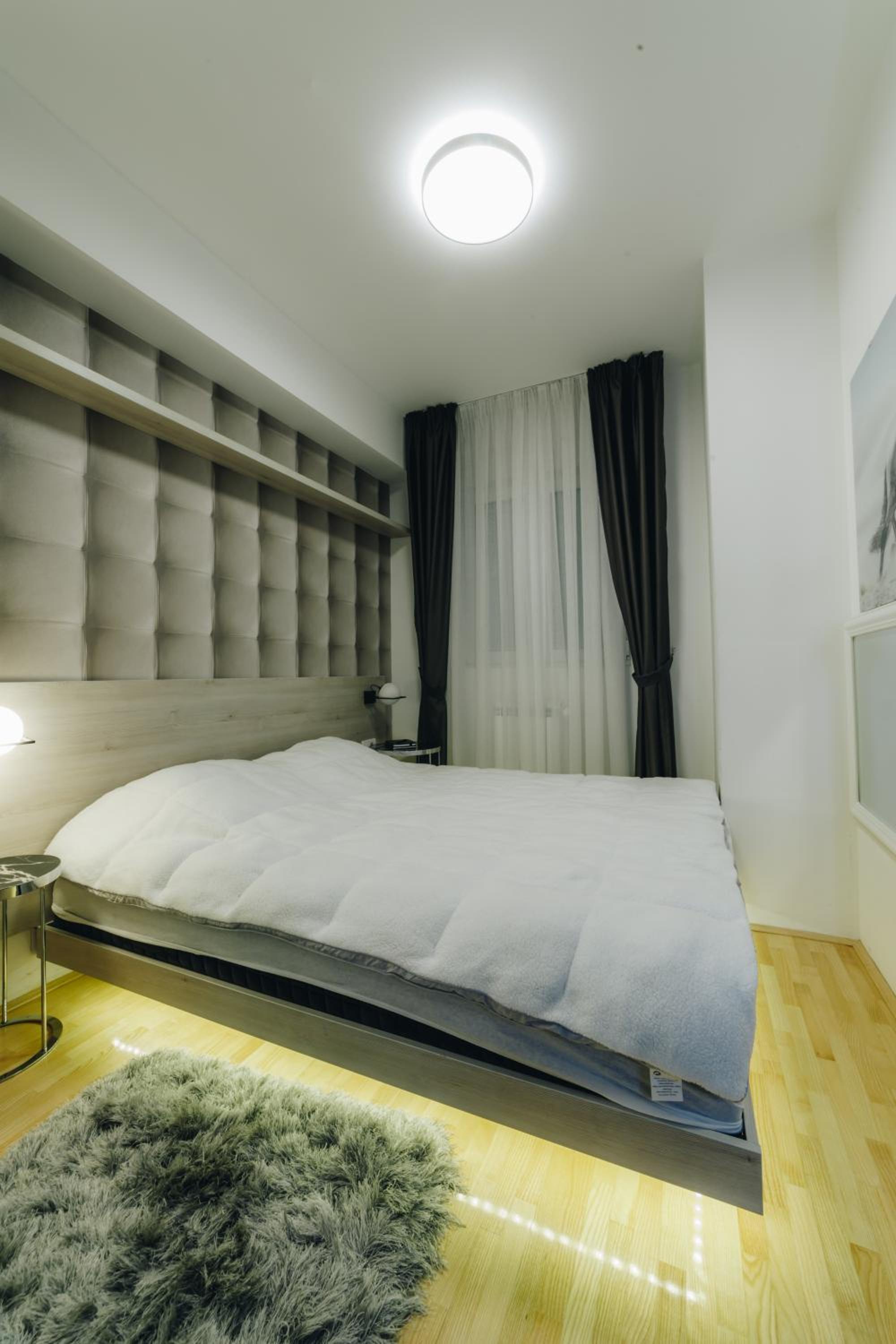 One-Bedroom Apartment photo 3