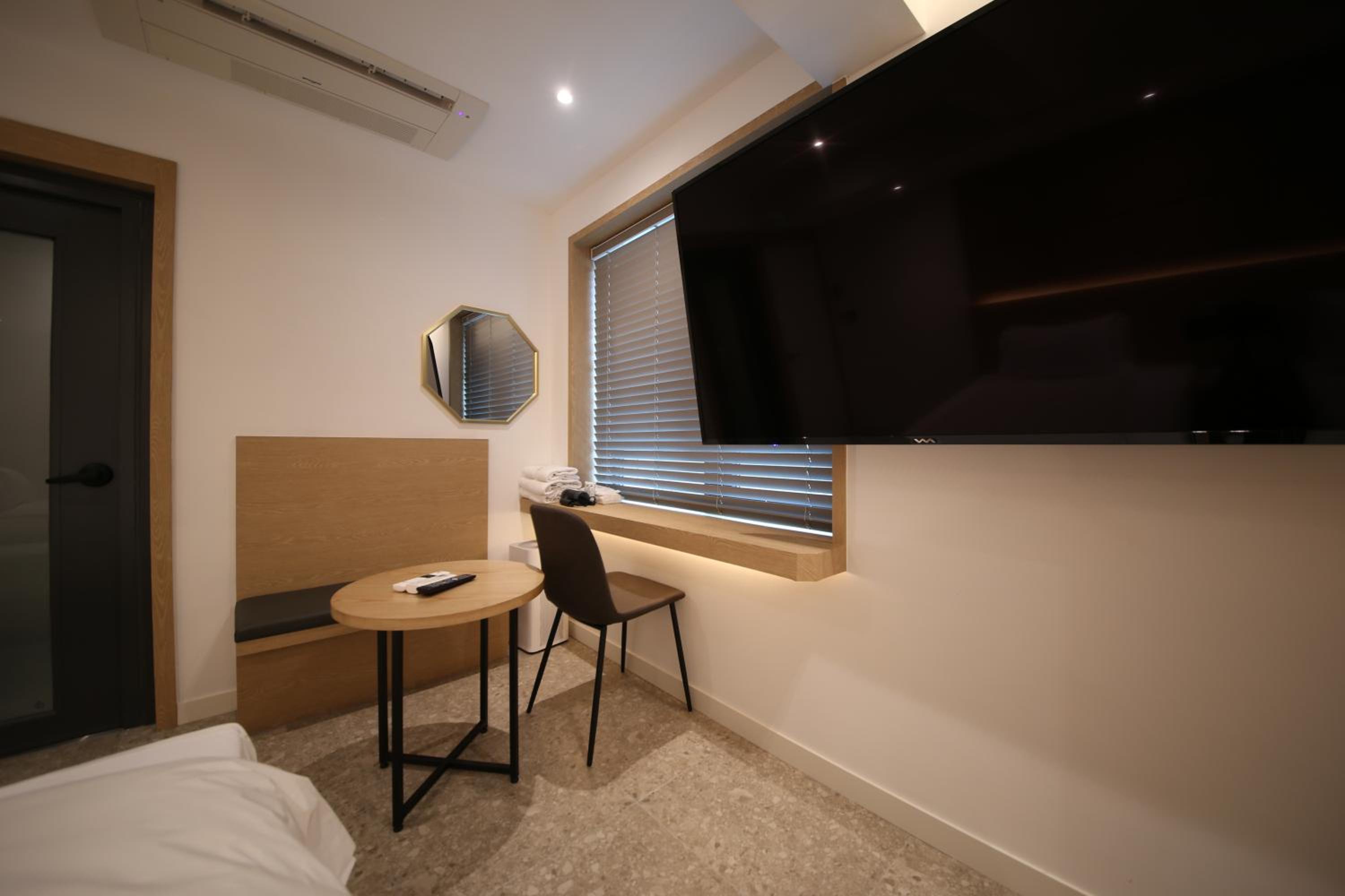 Deluxe Twin Room - Photo 2