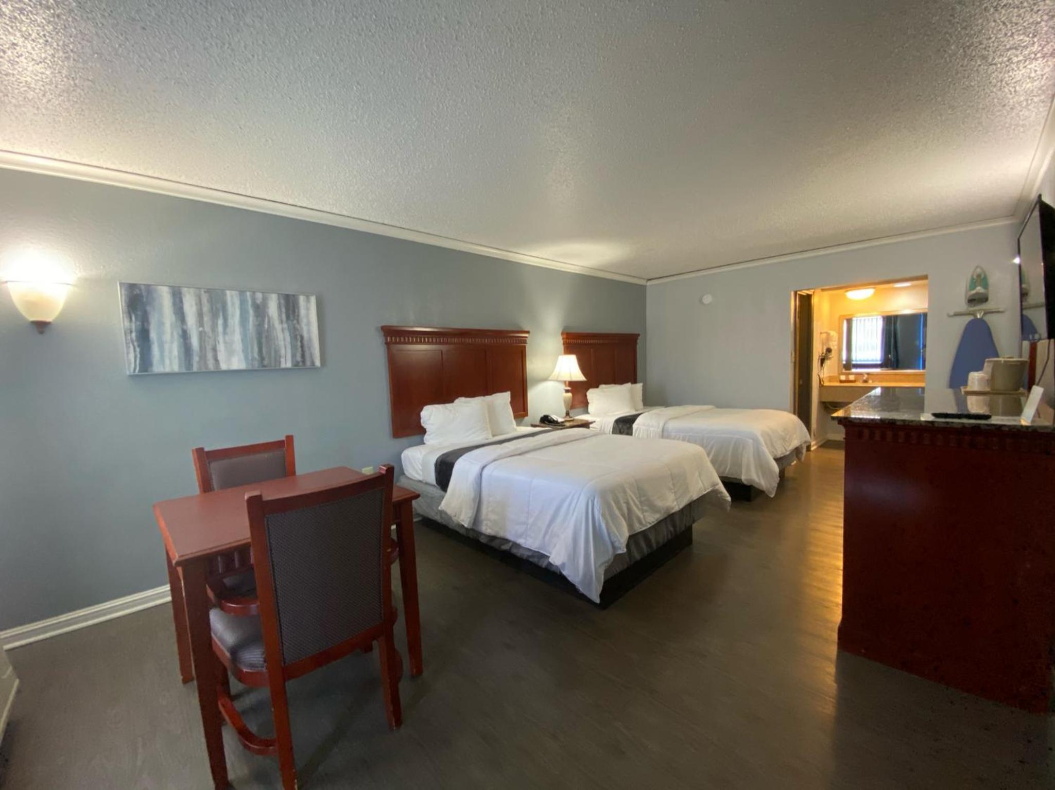 Double Room - Non-Smoking  - Photo 5