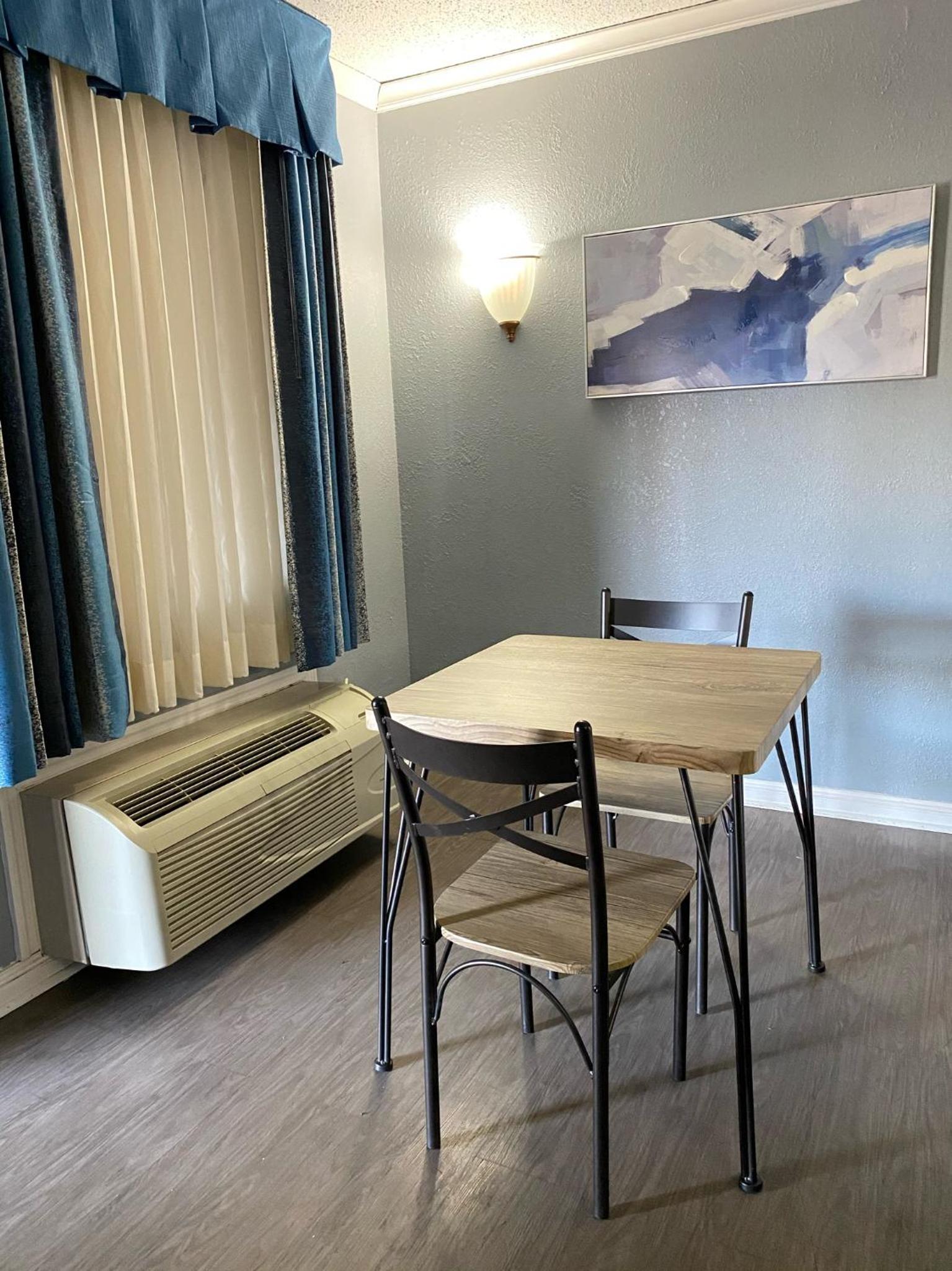 Double Room - Non-Smoking  - Photo 4