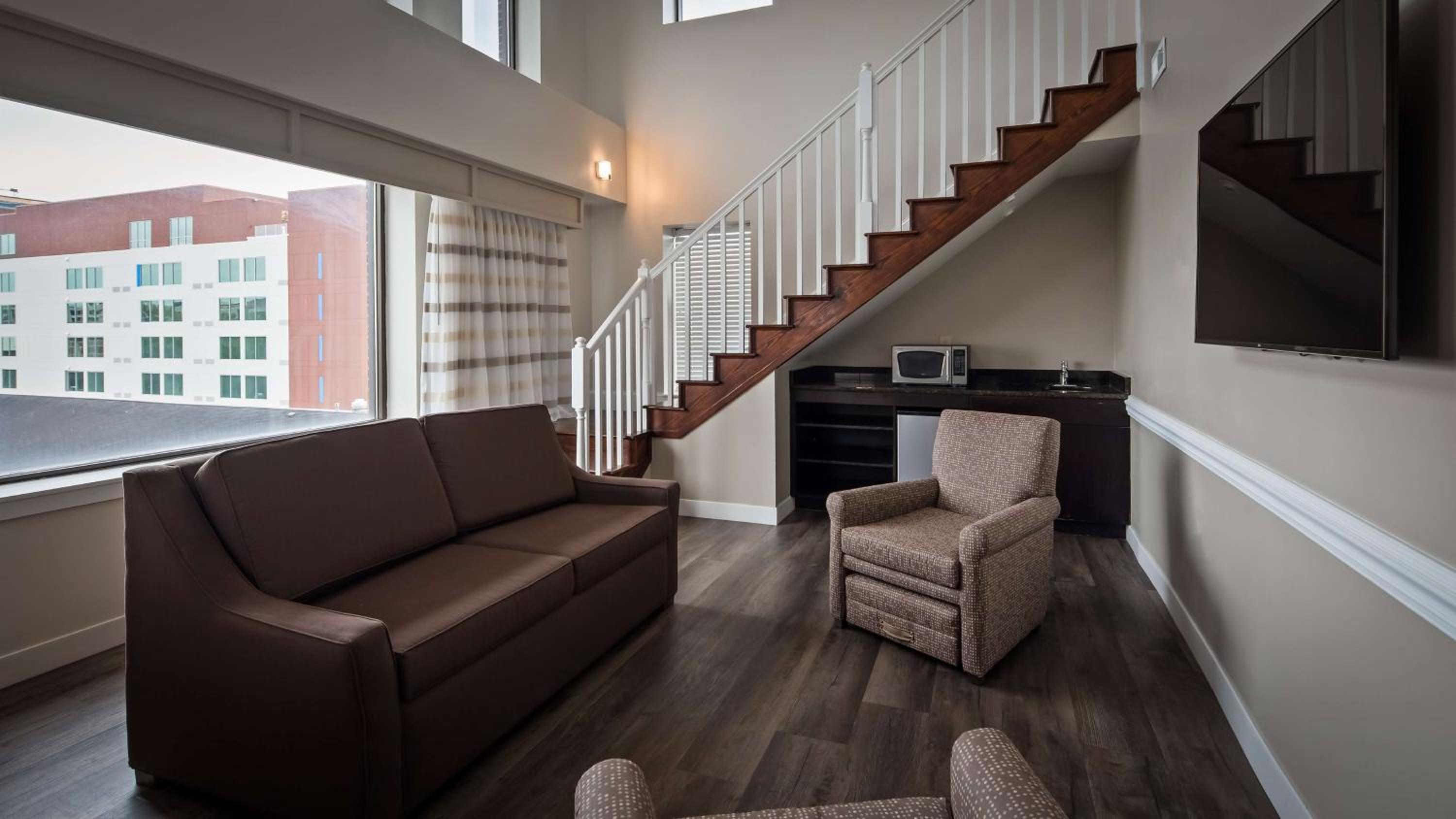 King Suite with Sofa Bed and River View - Non-Smoking - Photo 3