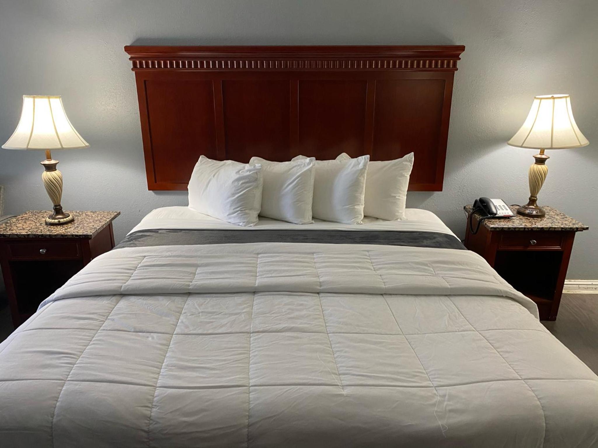 King Room - Non-Smoking - Photo 1