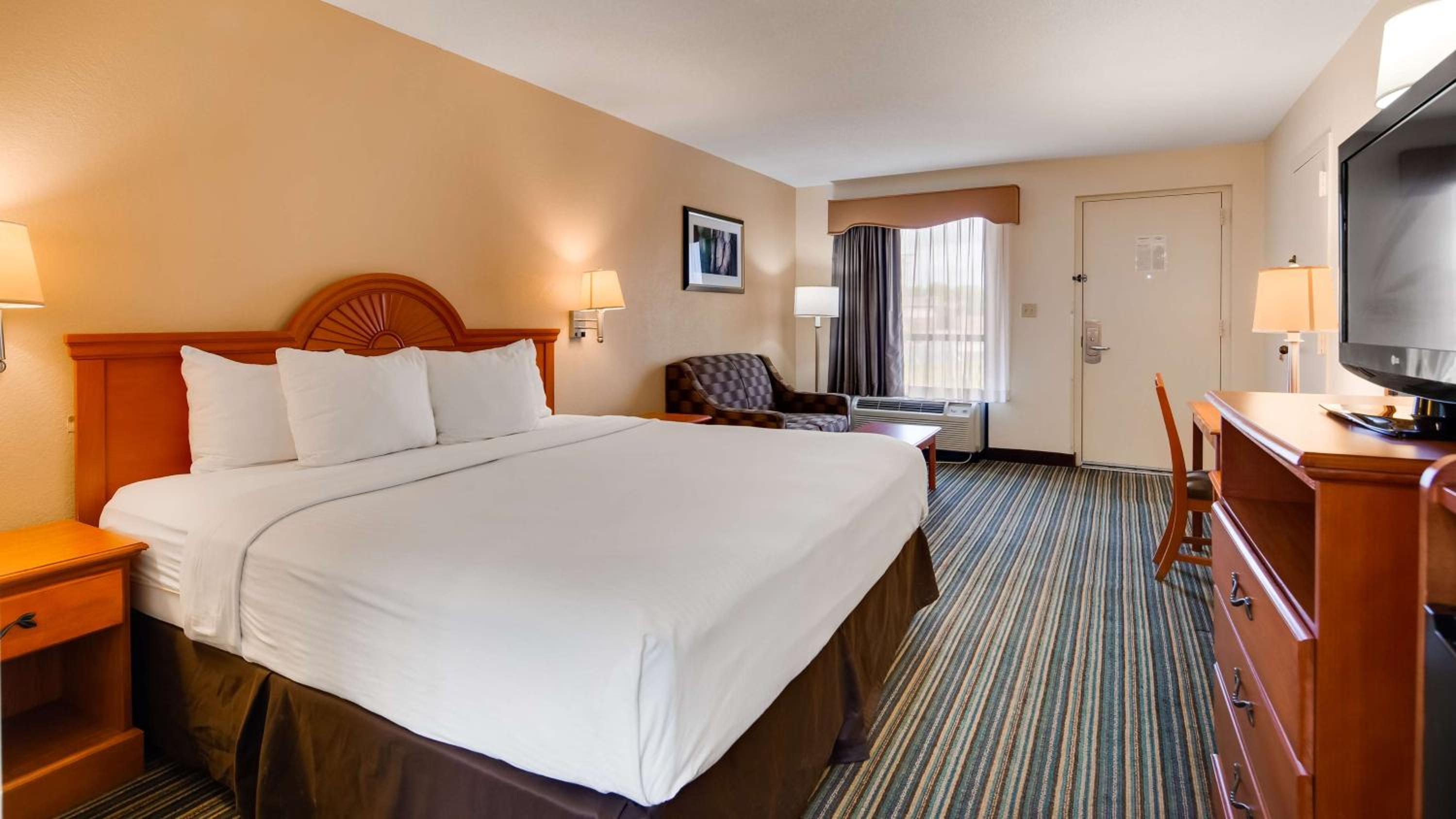 King Room - Non Smoking - Photo 1